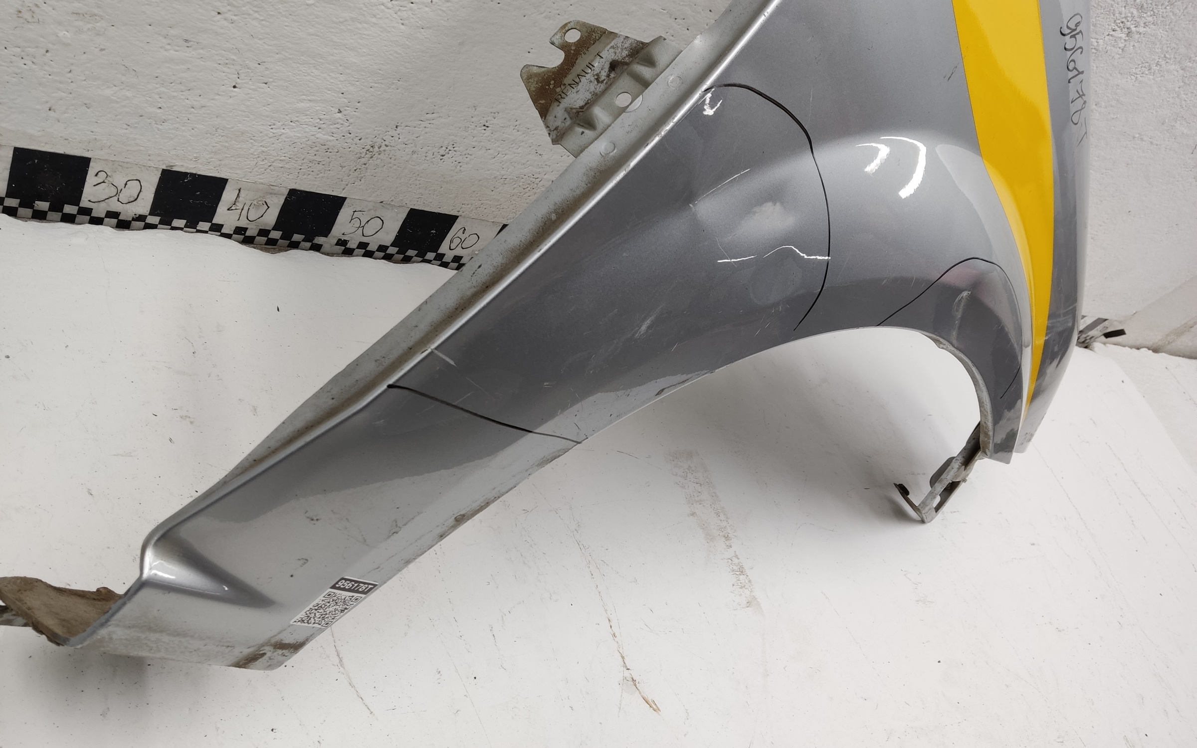 Крыло переднее правое Lada Largus 1 Restail