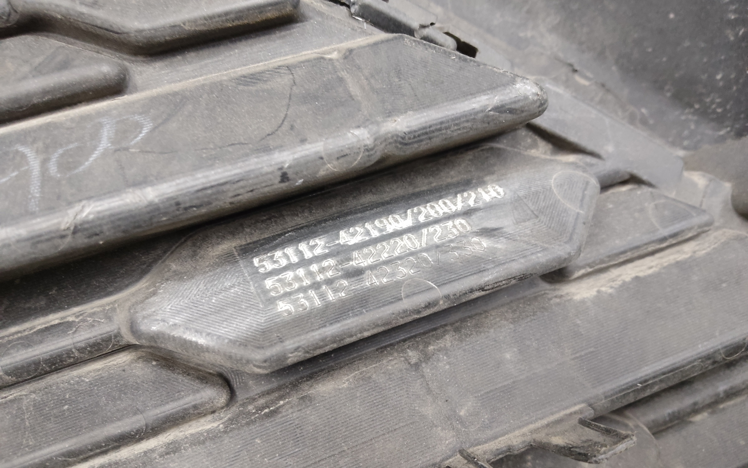 Бампер передний Toyota RAV4 XA50