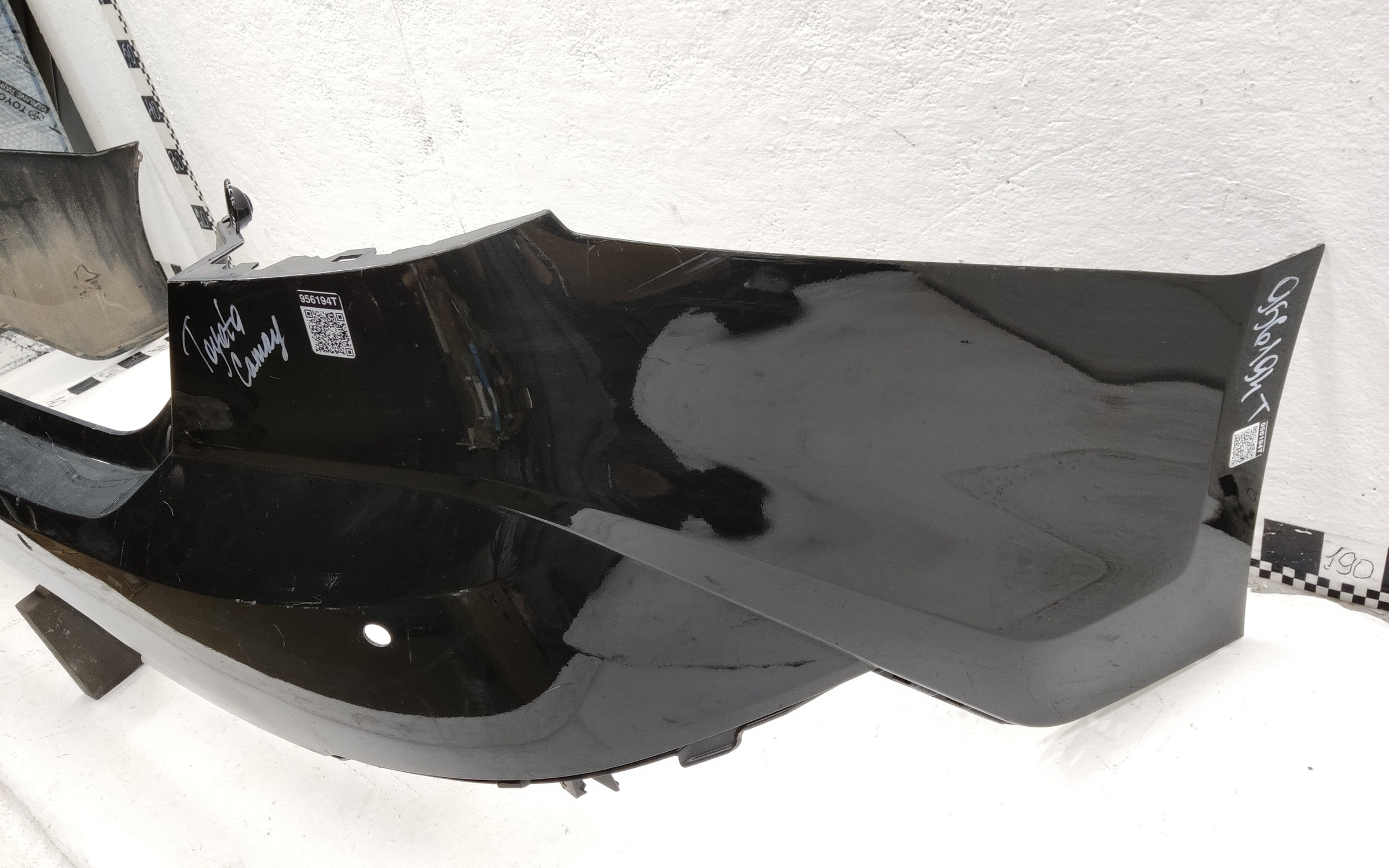 Бампер задний Toyota Camry V80