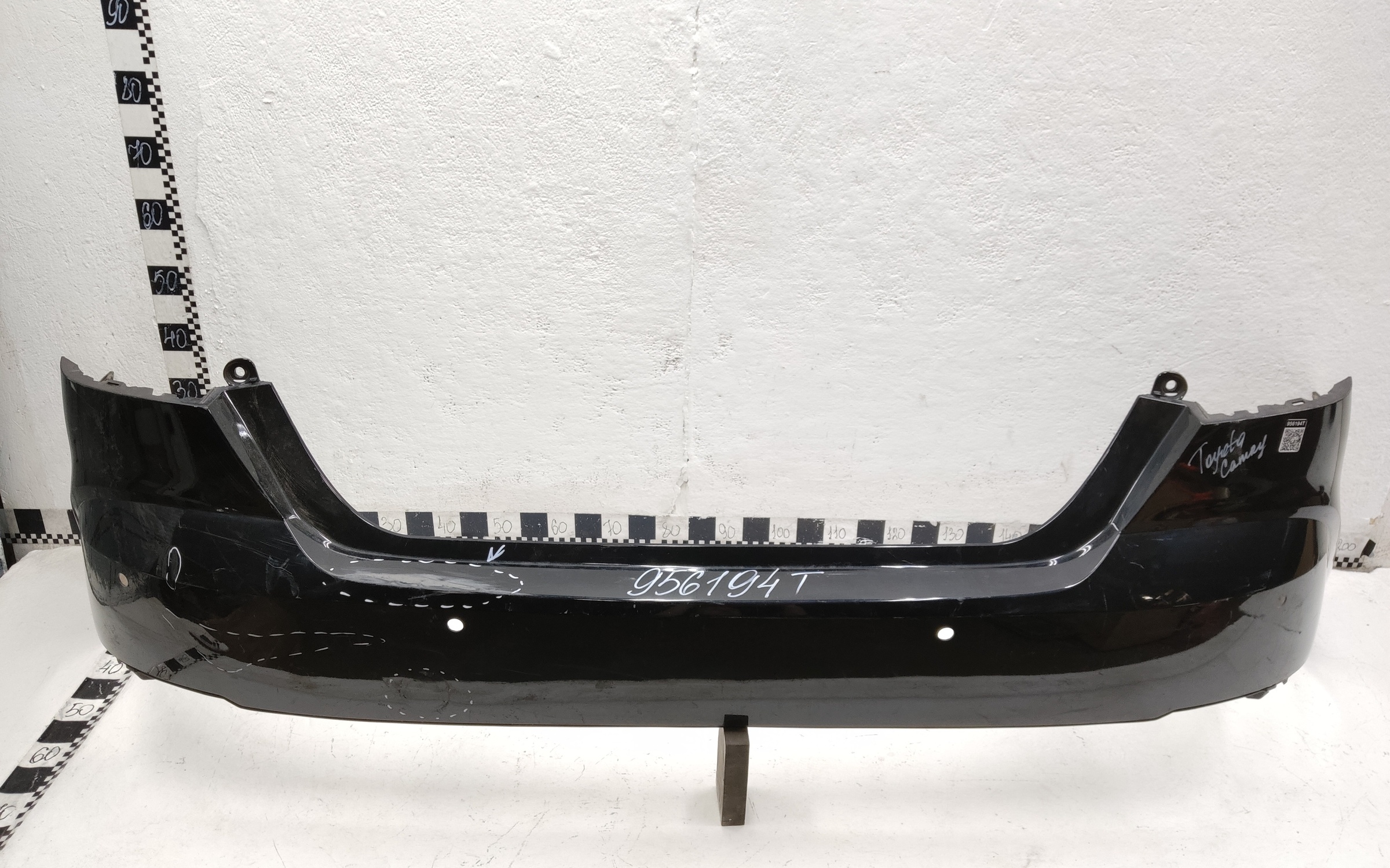 Бампер задний Toyota Camry V80