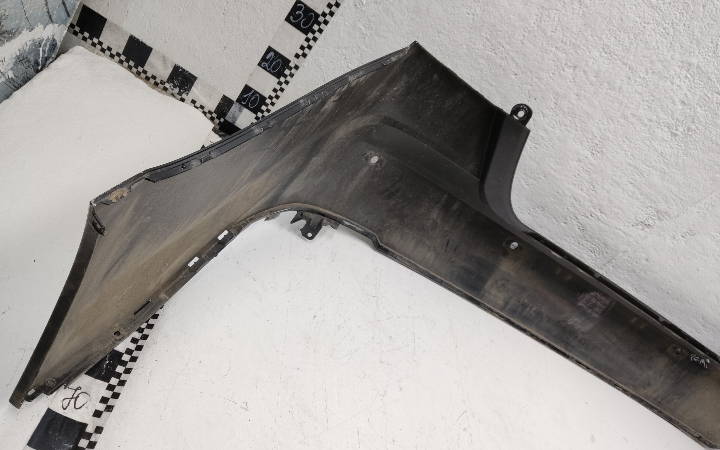 Бампер задний Toyota Camry V80