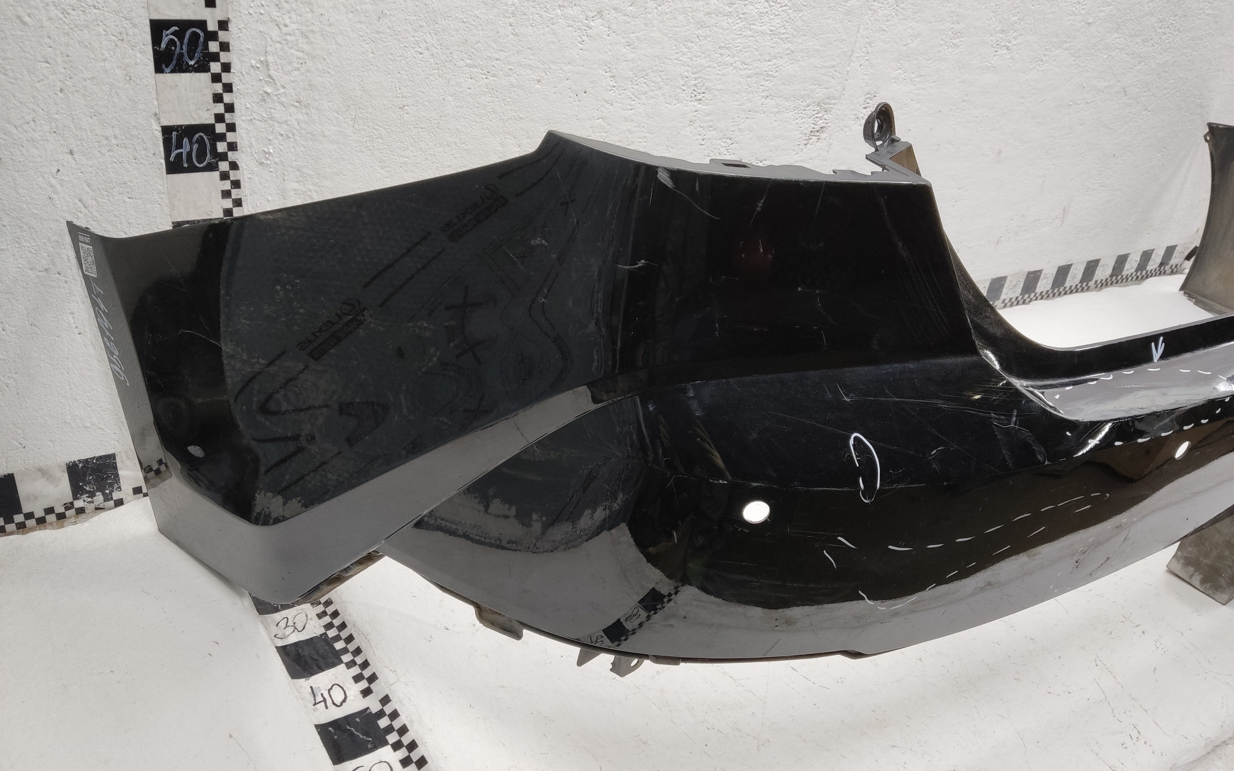 Бампер задний Toyota Camry V80