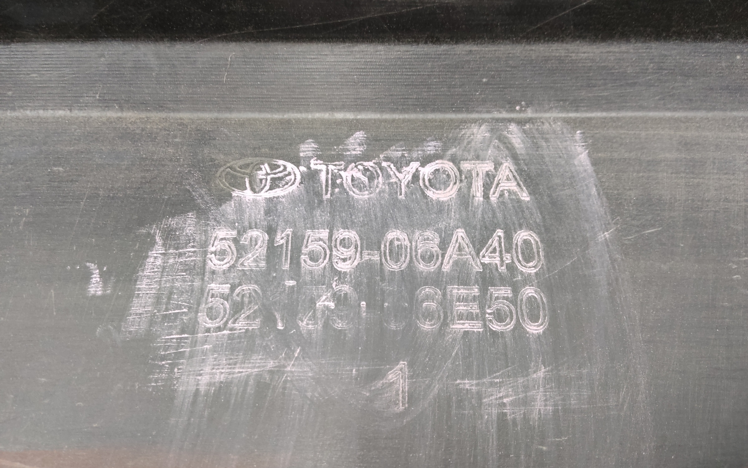 Бампер задний Toyota Camry V80