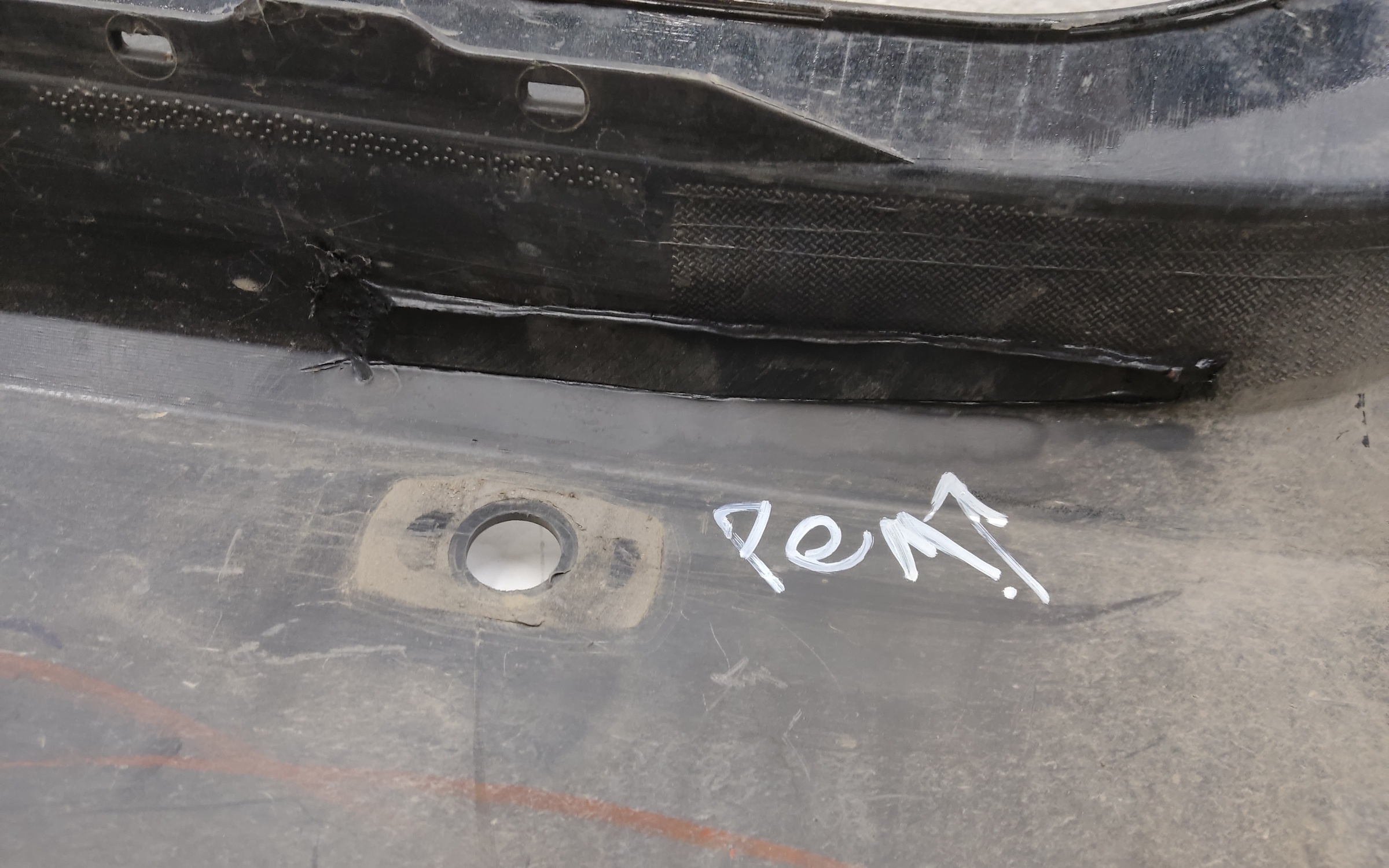 Бампер задний Toyota Camry V80