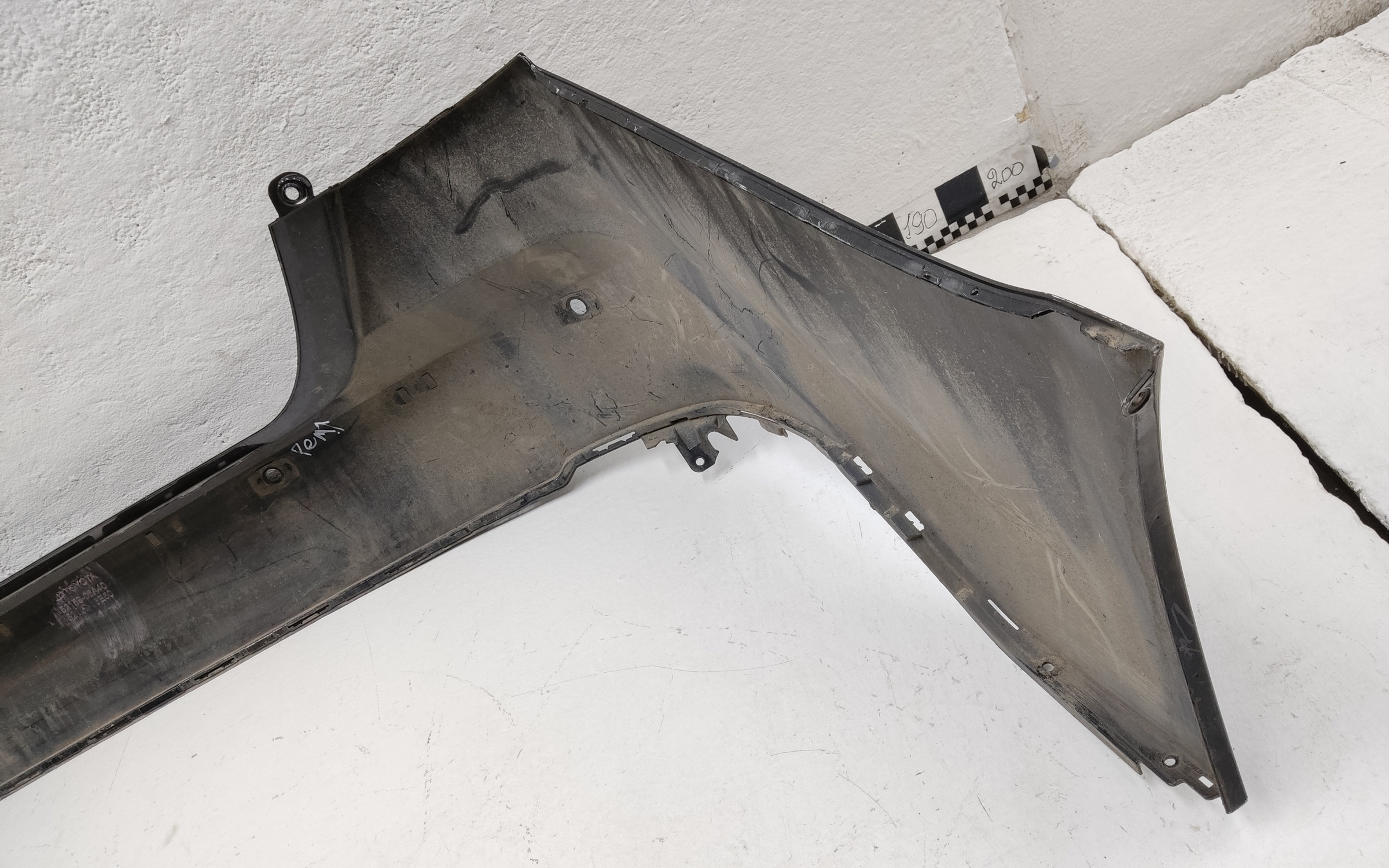 Бампер задний Toyota Camry V80