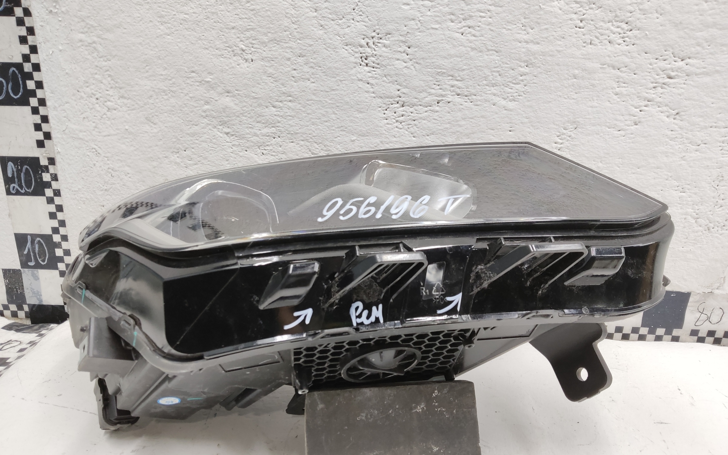 Фара передняя правая Belgee X50 LED