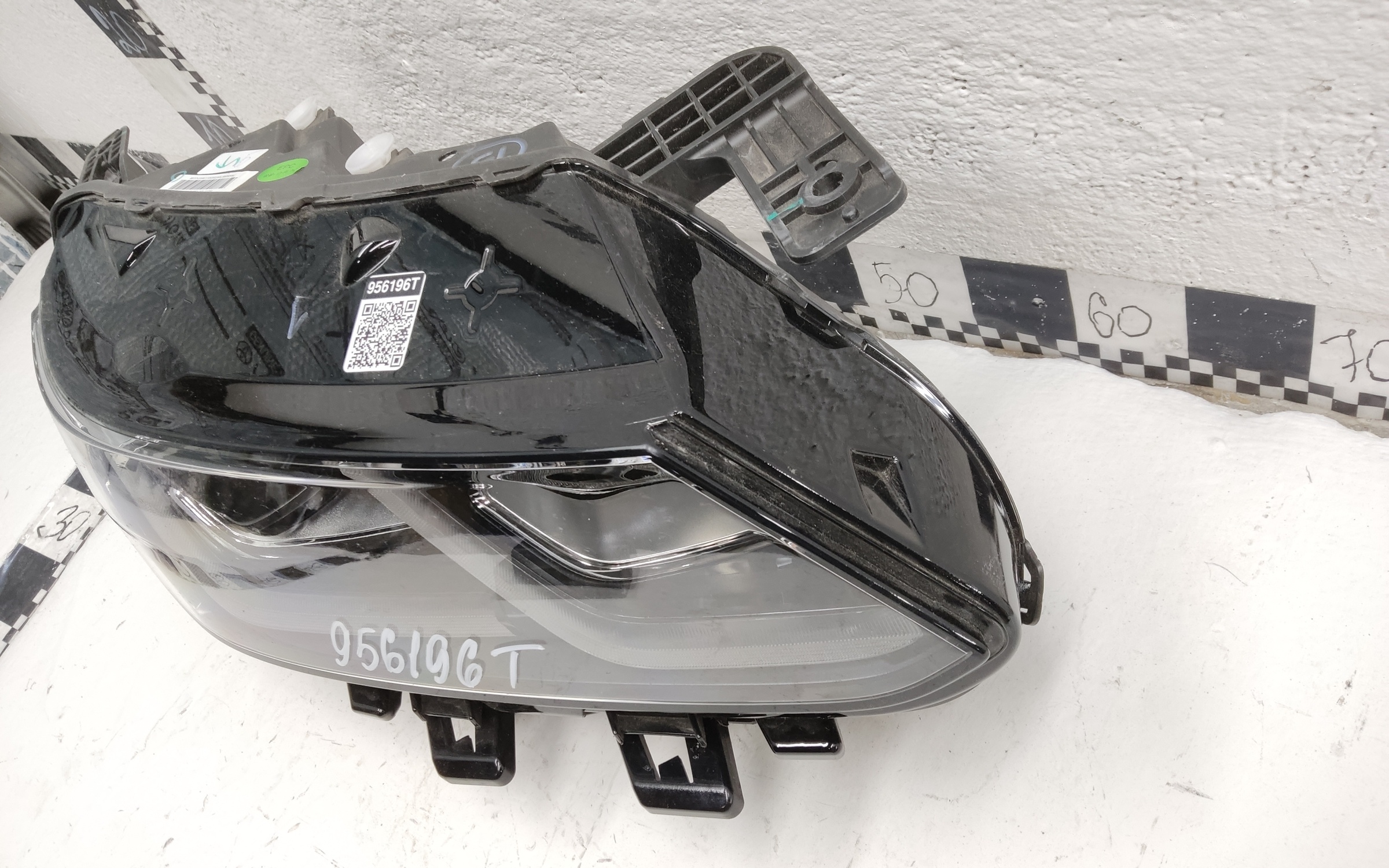 Фара передняя правая Belgee X50 LED