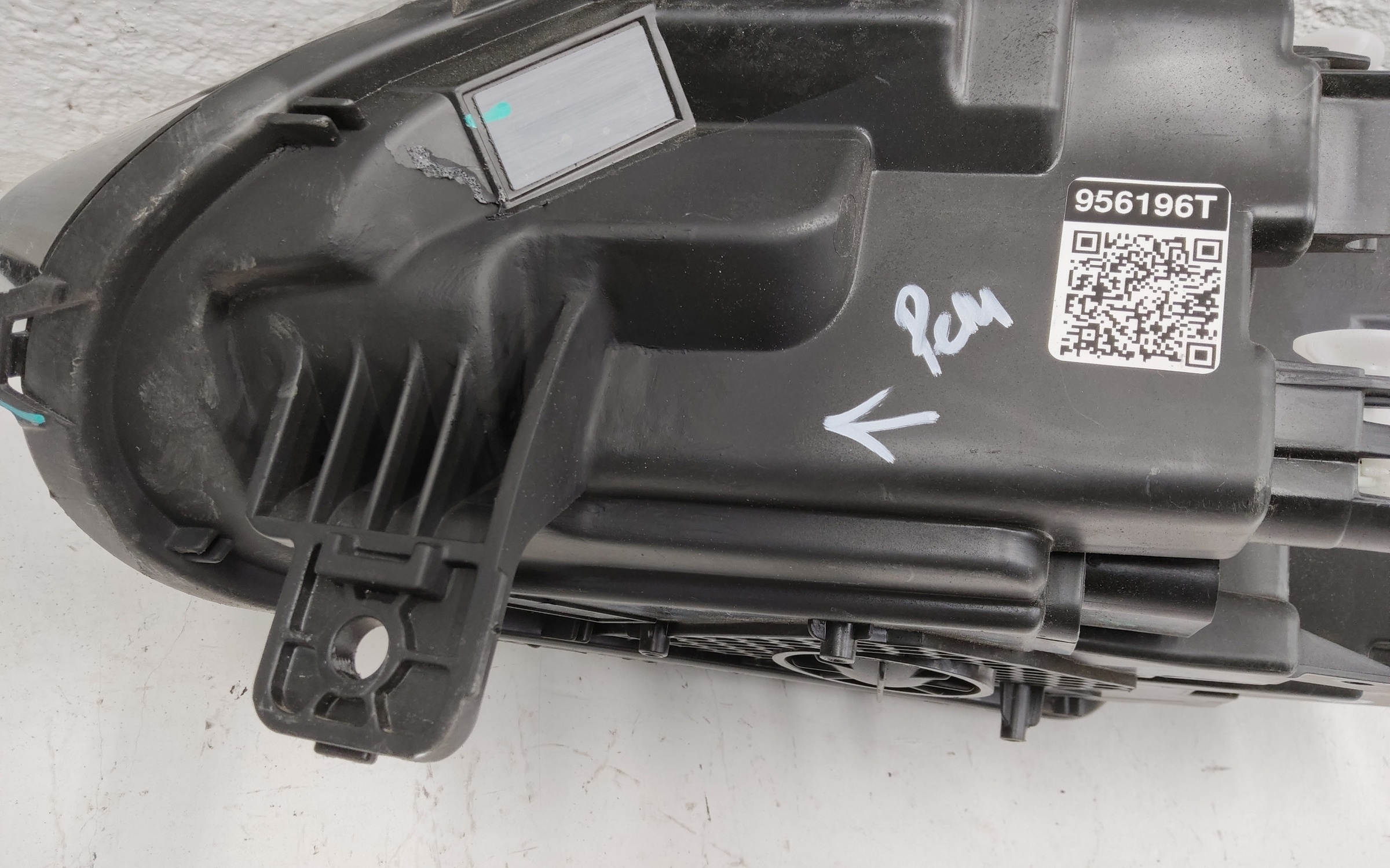 Фара передняя правая Belgee X50 LED