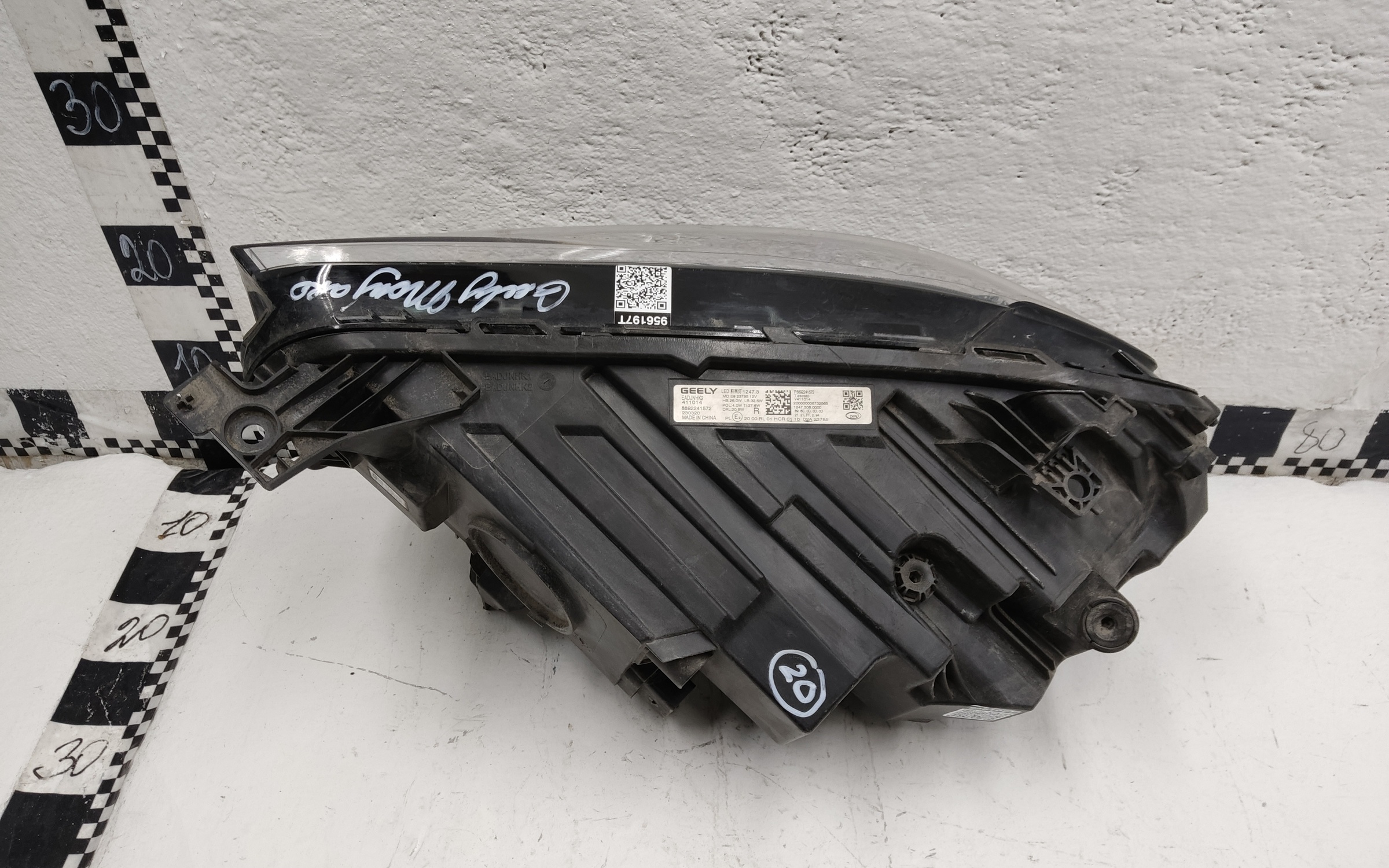 Фара передняя правая Geely Monjaro LED