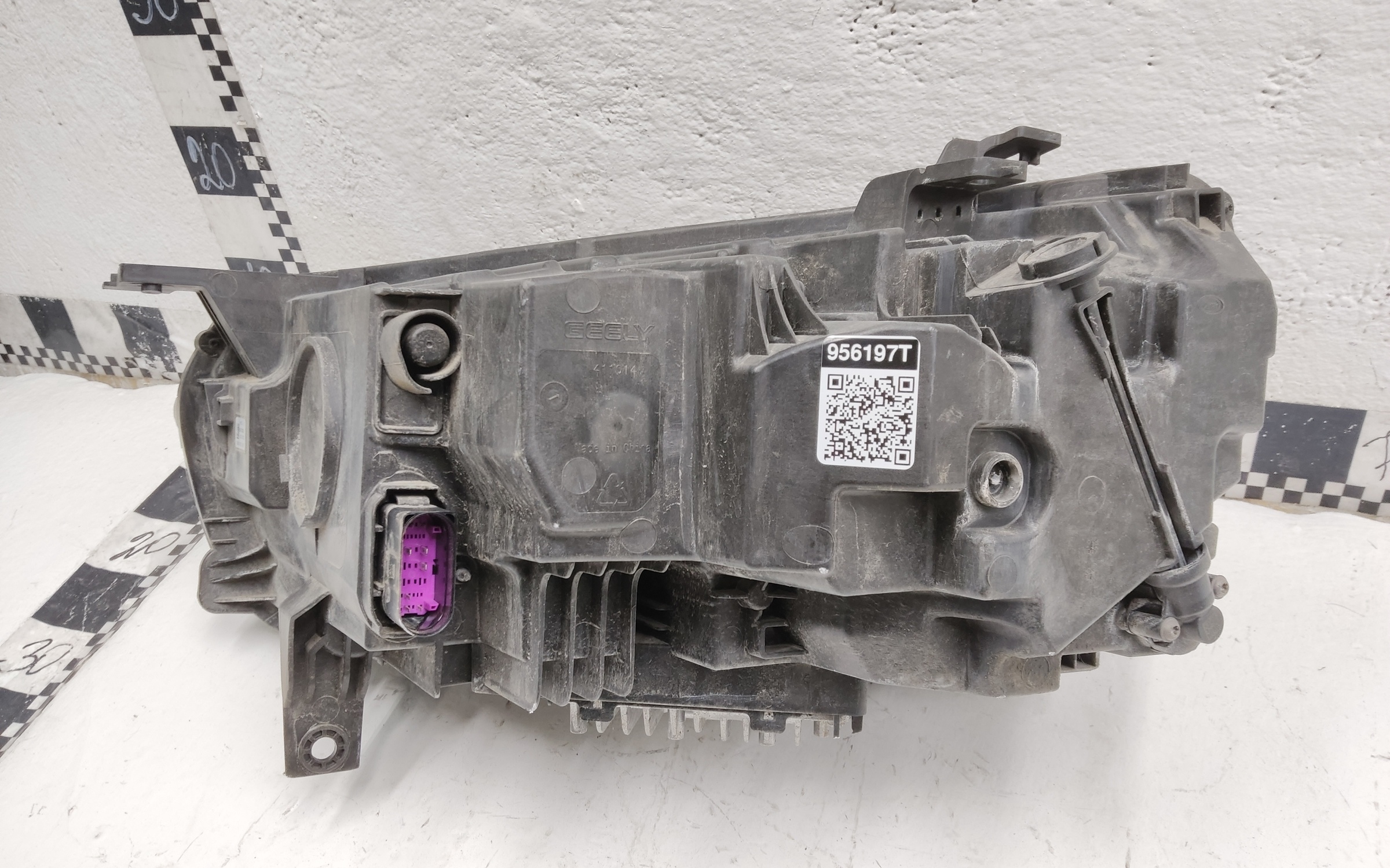 Фара передняя правая Geely Monjaro LED