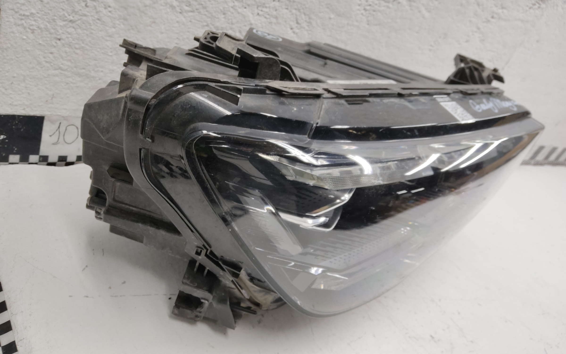 Фара передняя правая Geely Monjaro LED