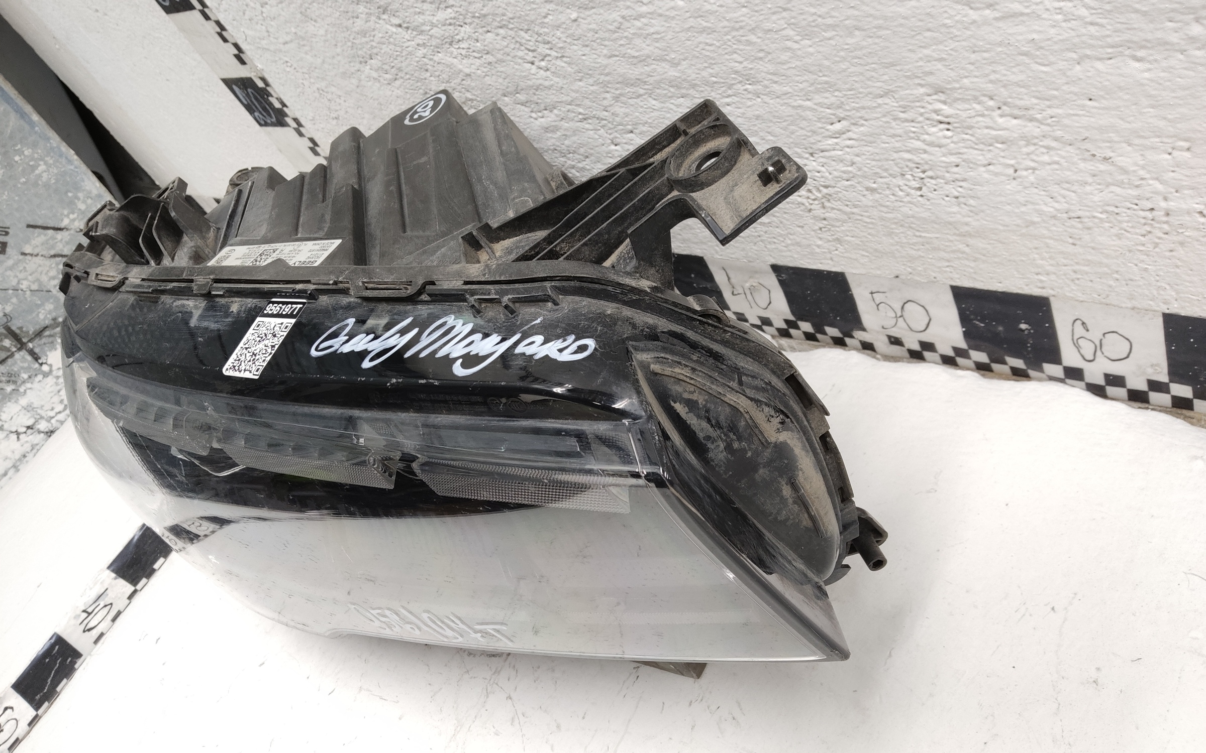 Фара передняя правая Geely Monjaro LED