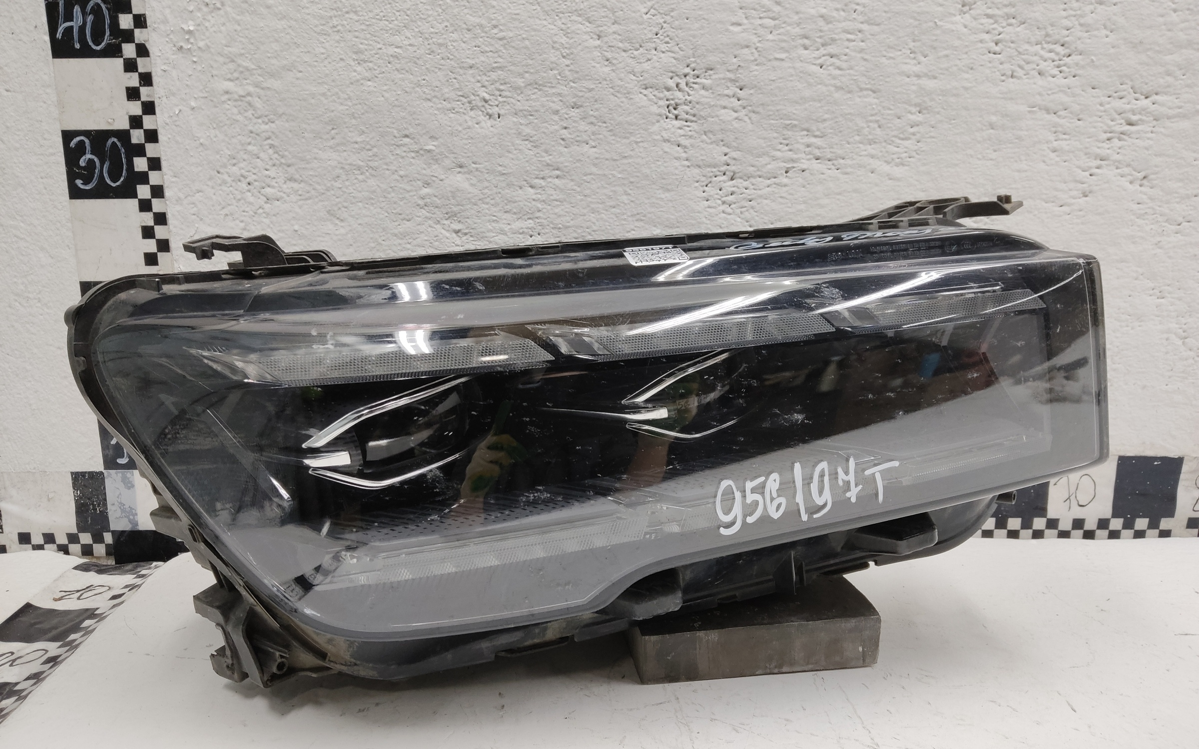 Фара передняя правая Geely Monjaro LED