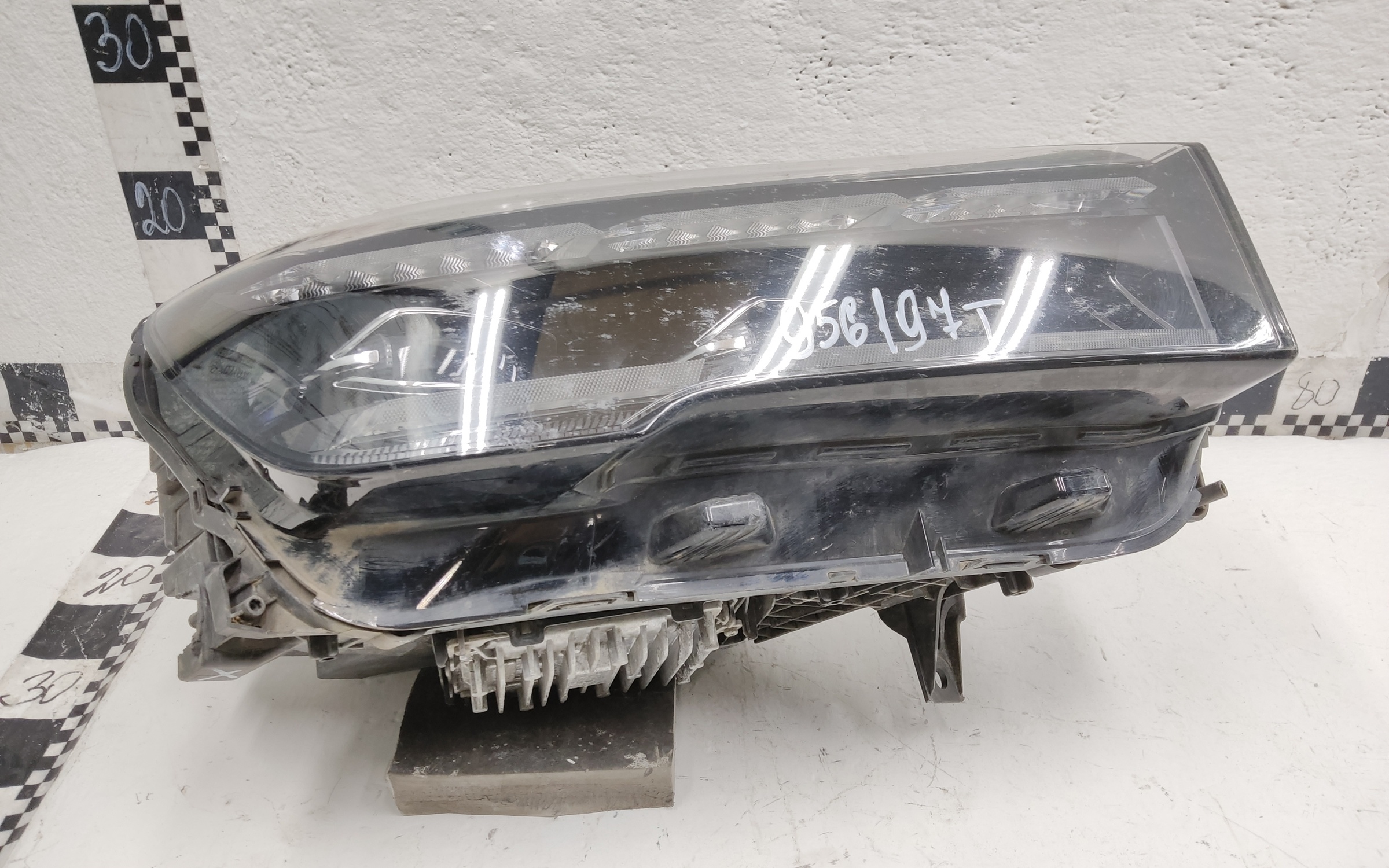 Фара передняя правая Geely Monjaro LED