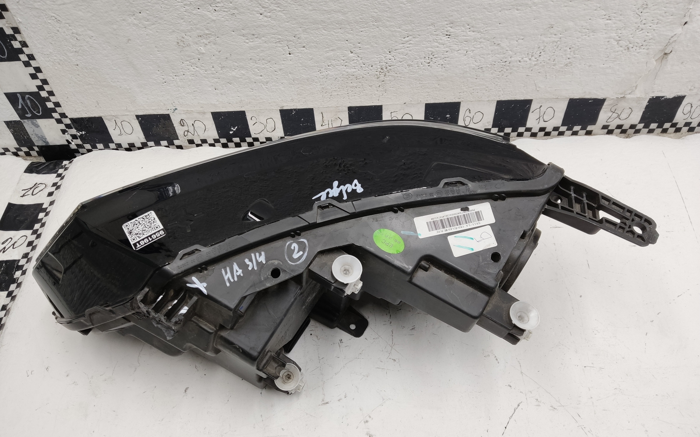 Фара передняя правая Belgee X50 LED