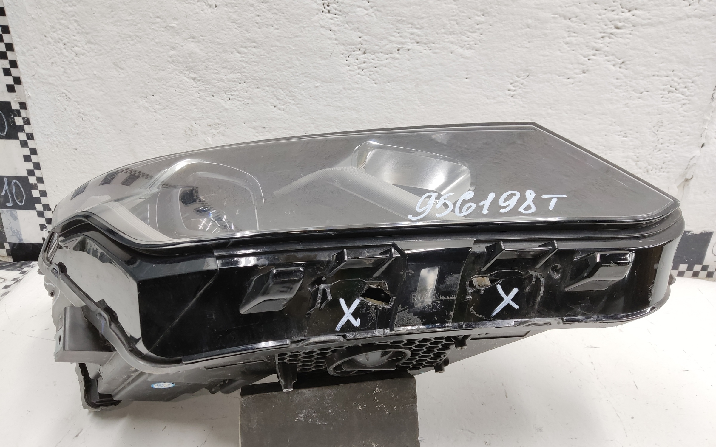 Фара передняя правая Belgee X50 LED