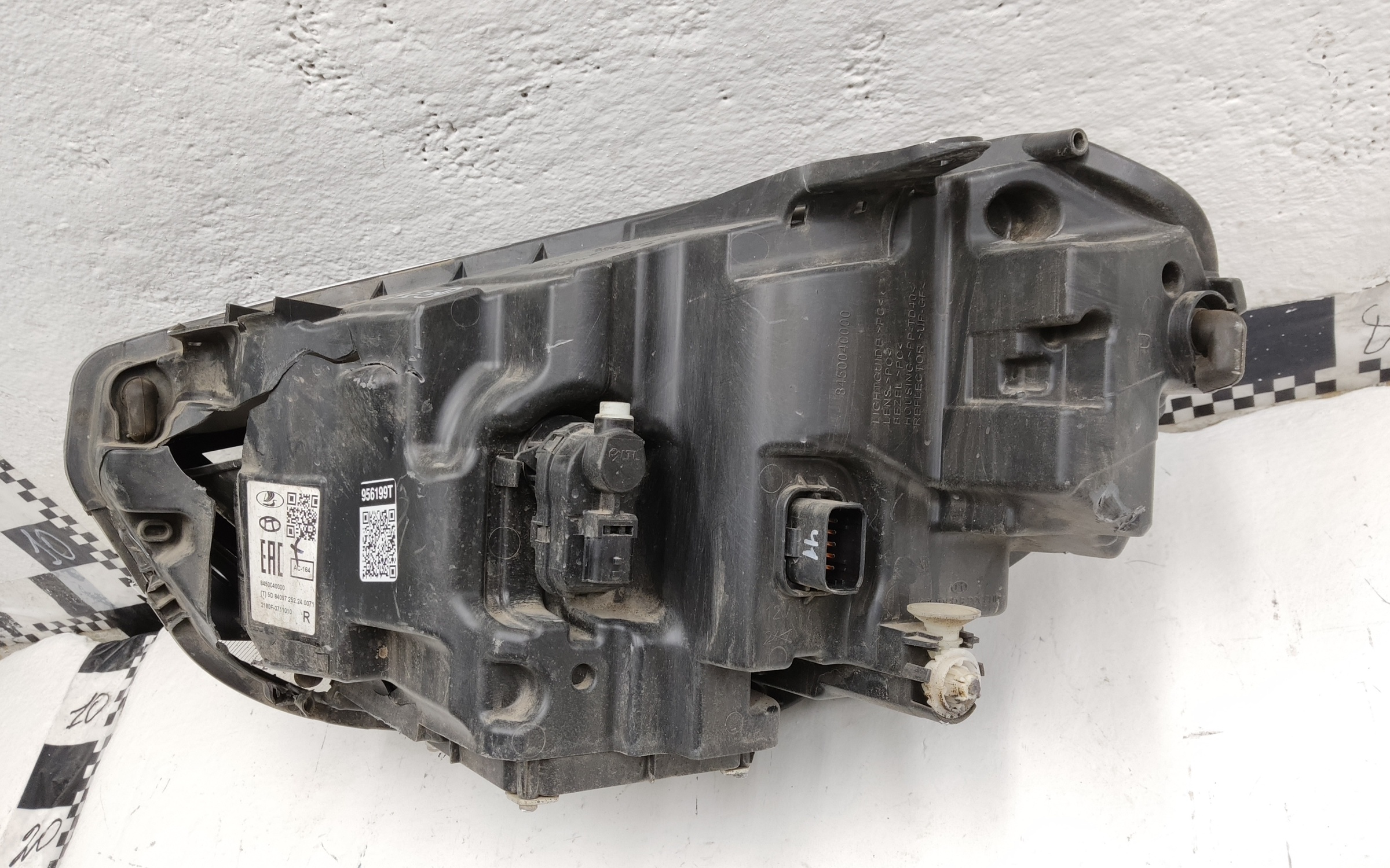 Фара передняя правая Lada Vesta 1 Restail LED