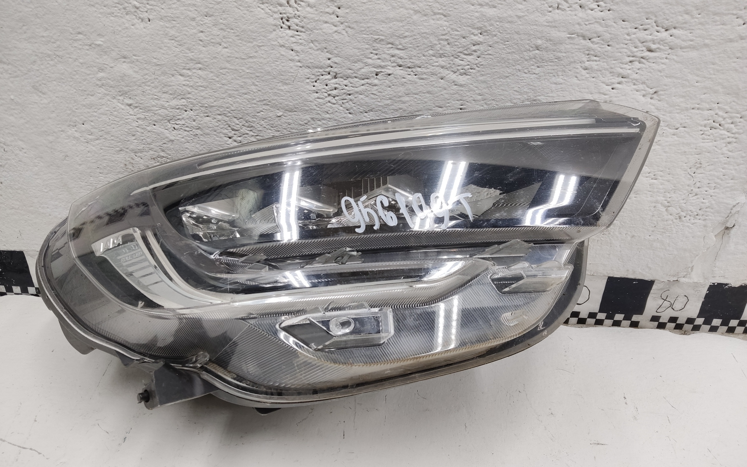 Фара передняя правая Lada Vesta 1 Restail LED