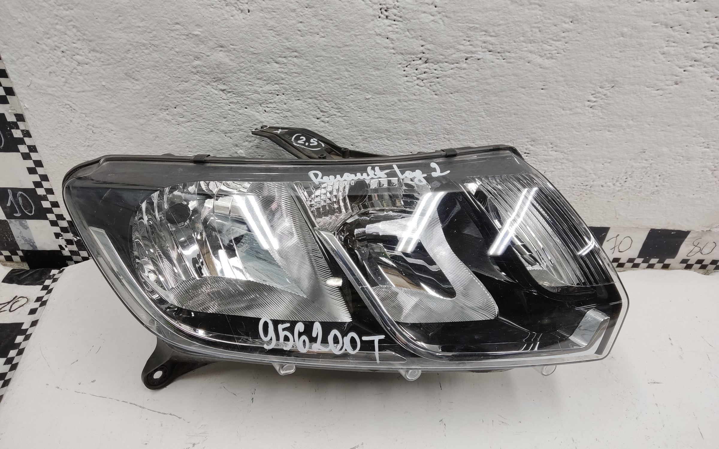 Фара передняя правая Renault Logan 2