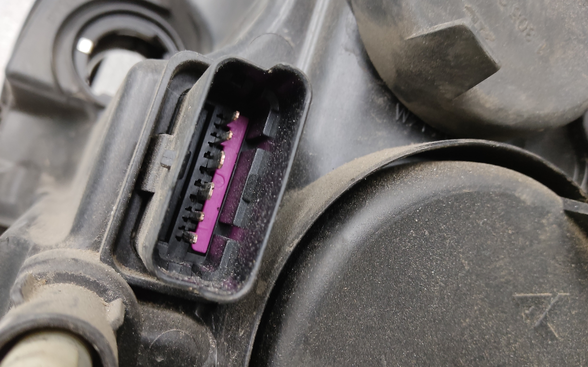 Фара передняя правая Renault Logan 2