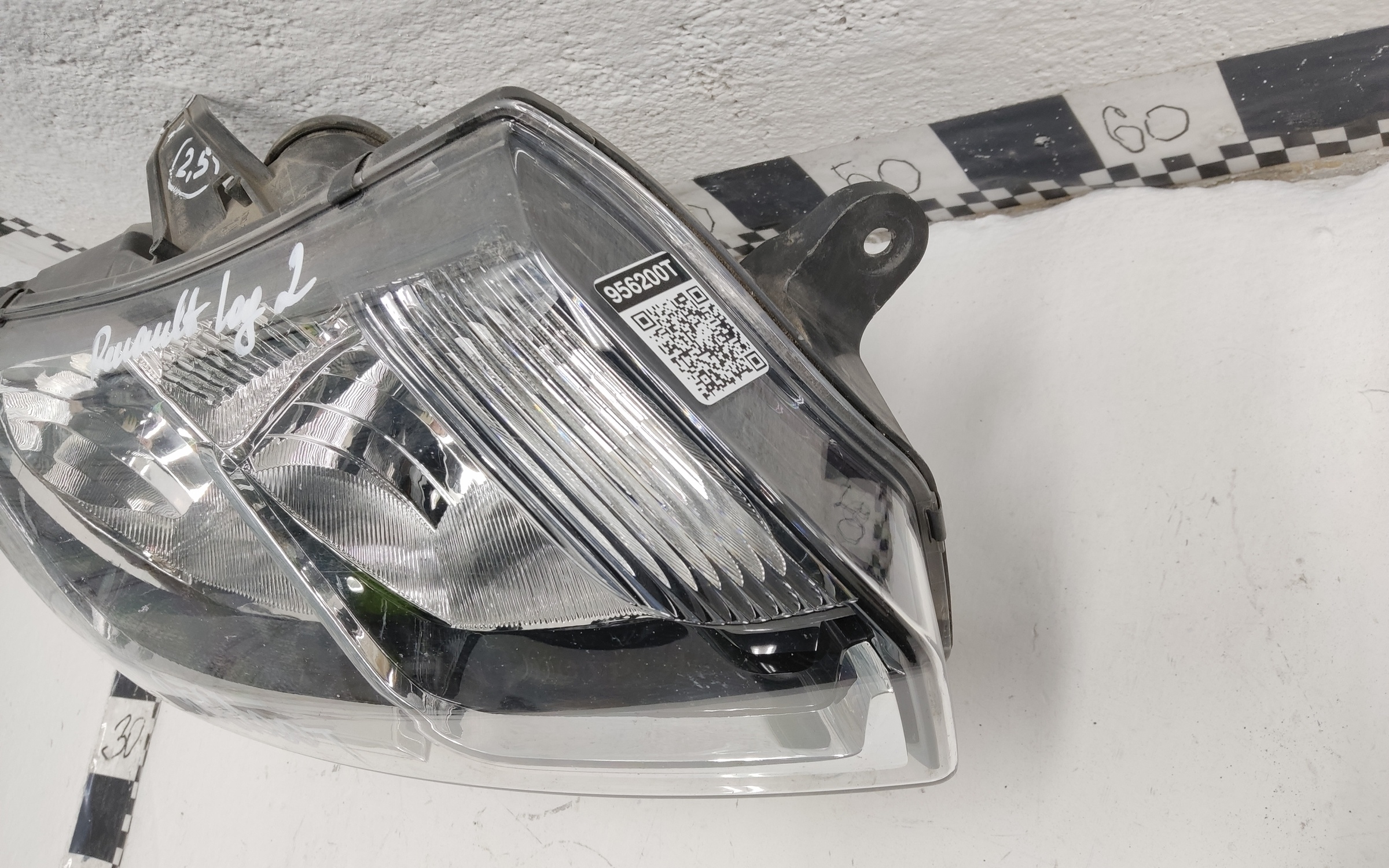 Фара передняя правая Renault Logan 2