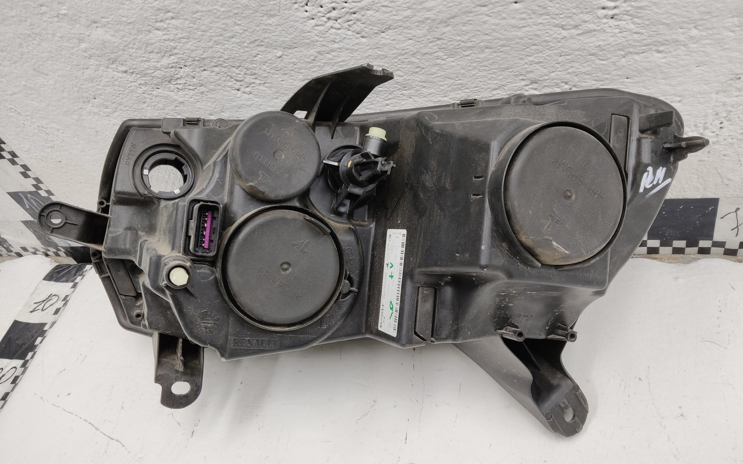 Фара передняя правая Renault Logan 2