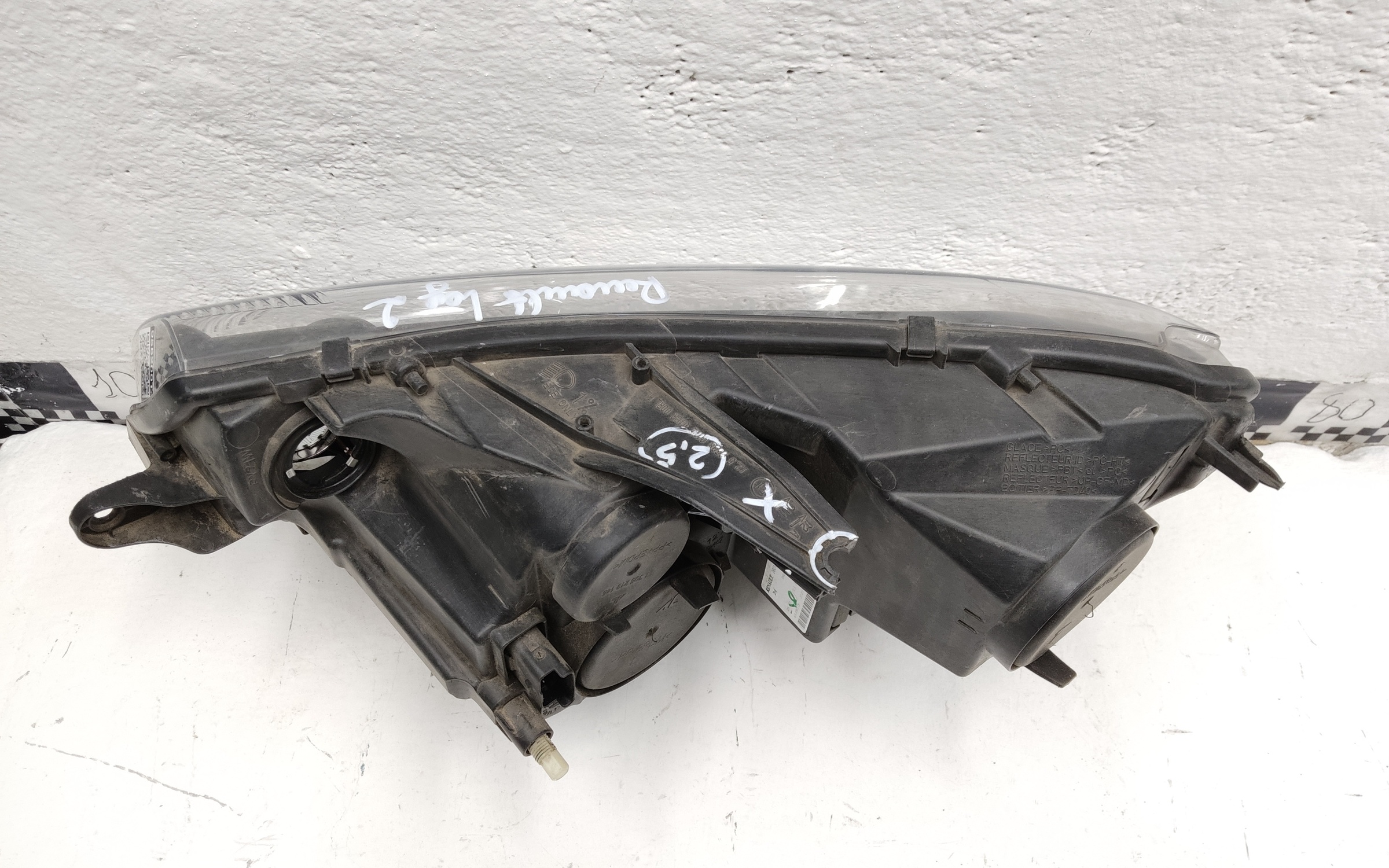 Фара передняя правая Renault Logan 2