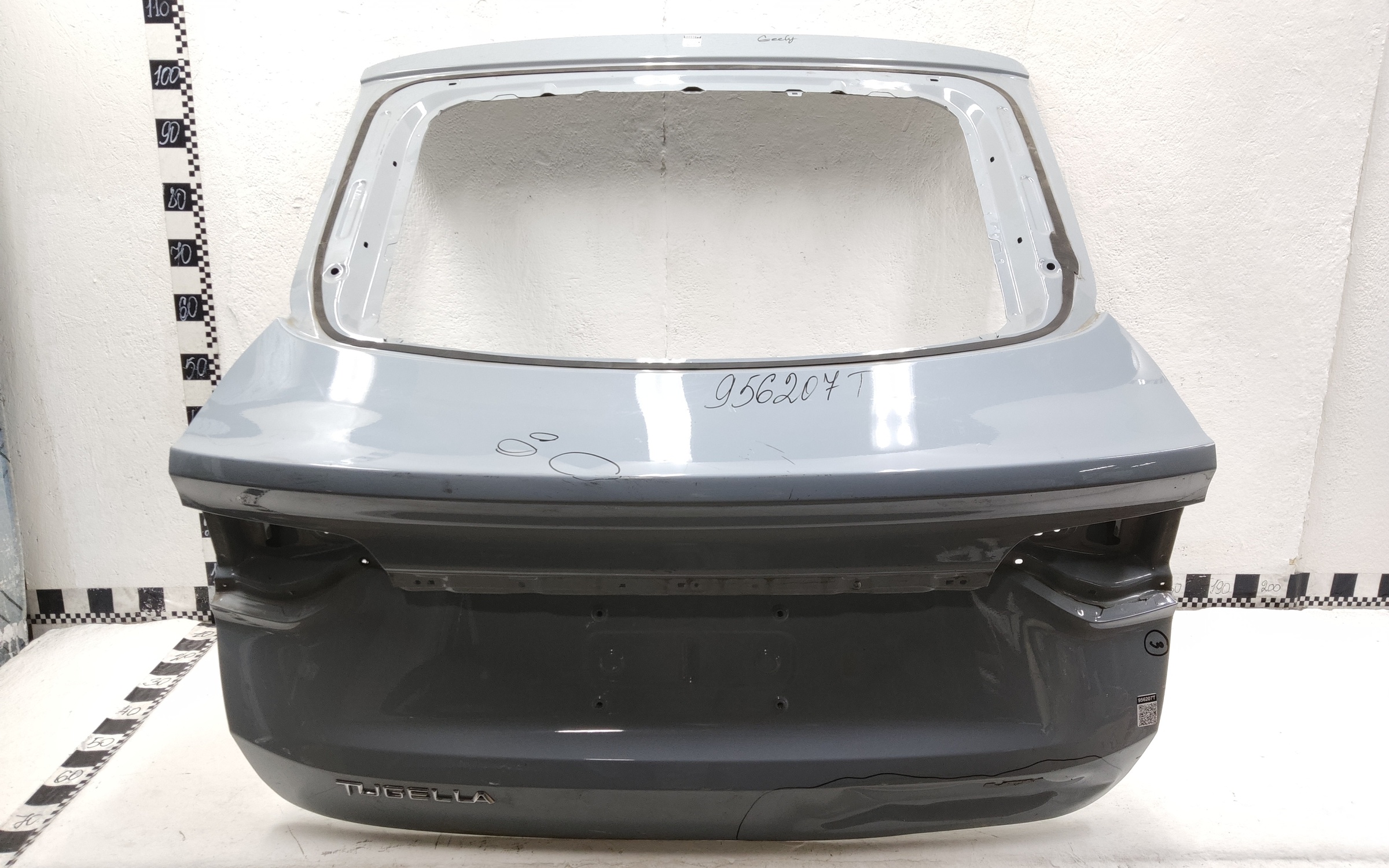 Крышка багажника Geely Tugella