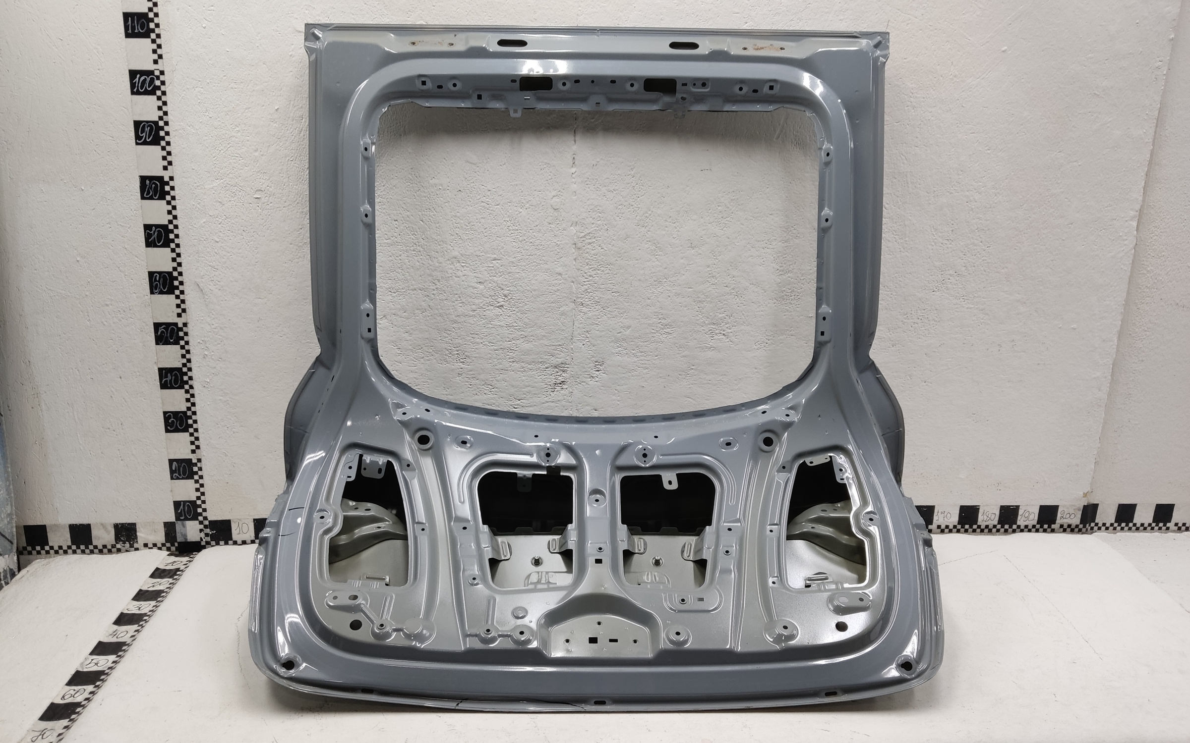 Крышка багажника Geely Tugella