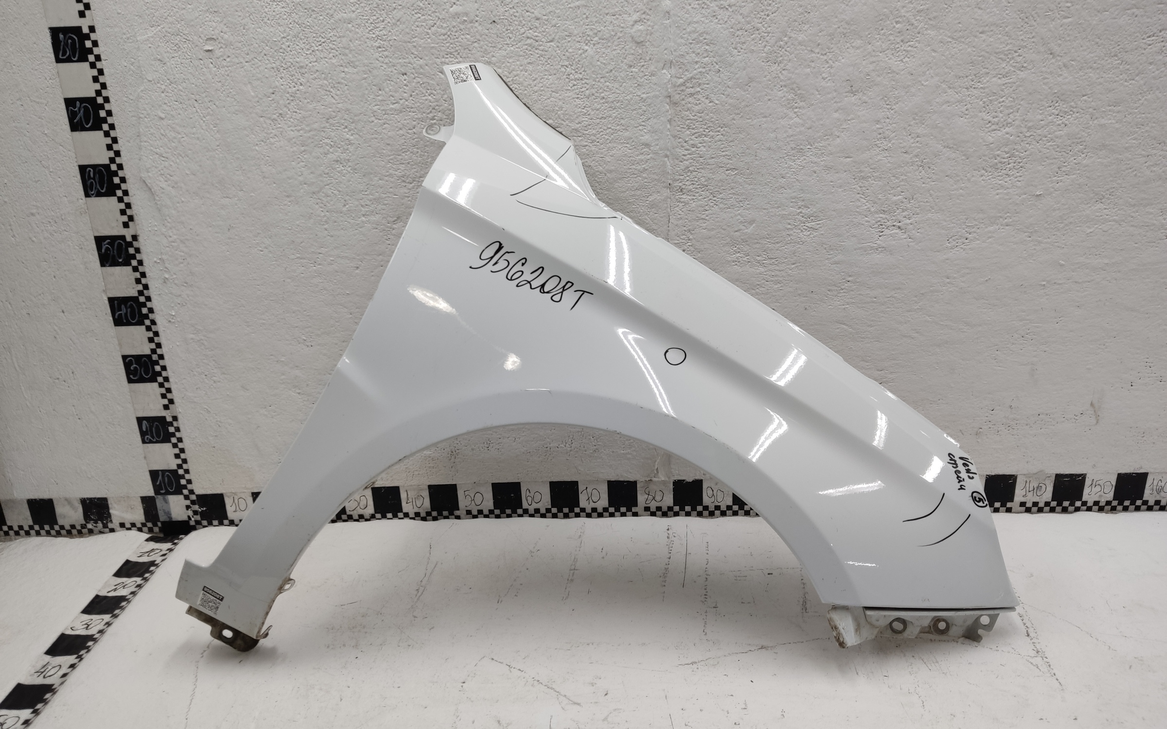 Крыло переднее правое Lada Vesta