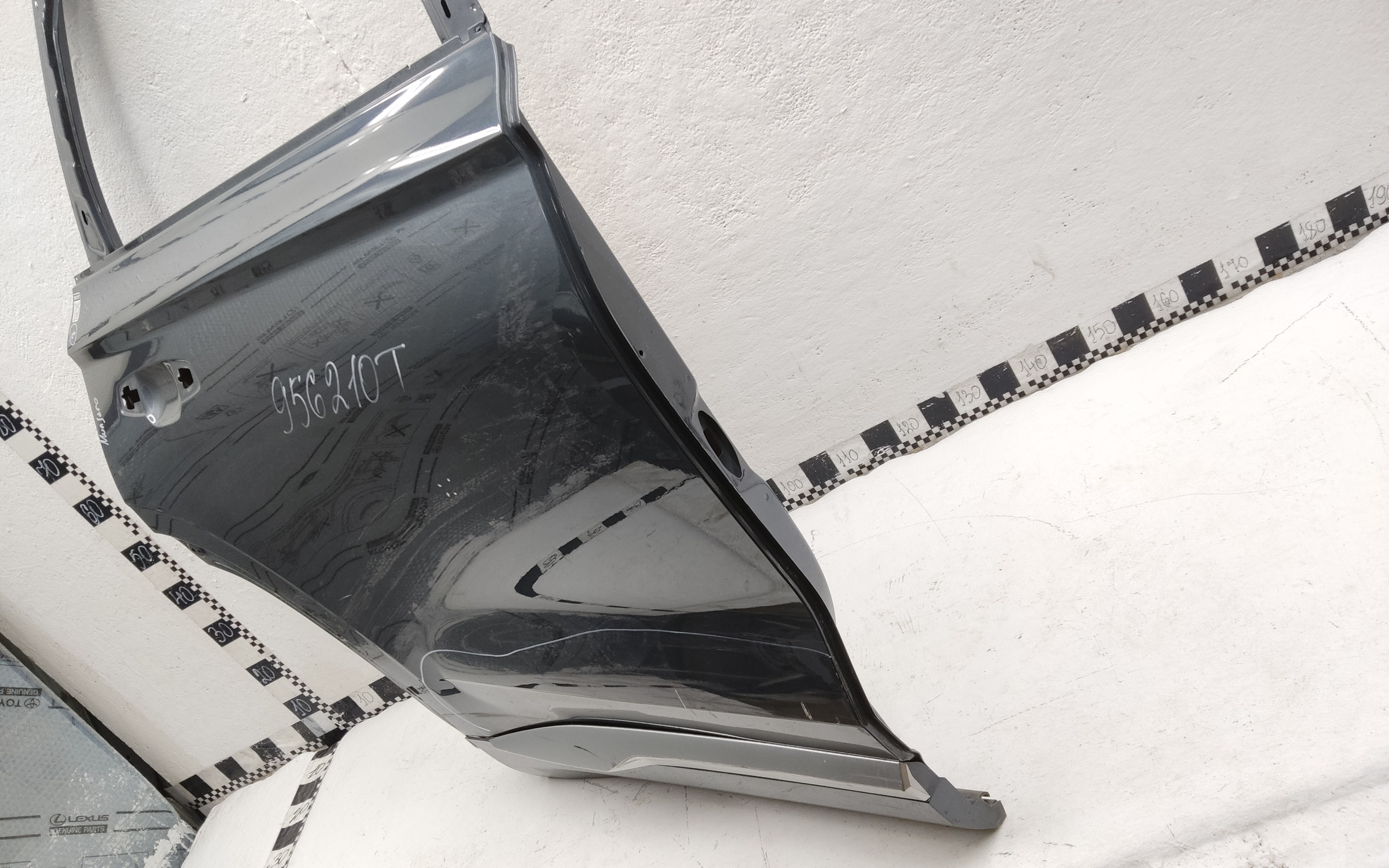 Дверь задняя правая Geely Monjaro