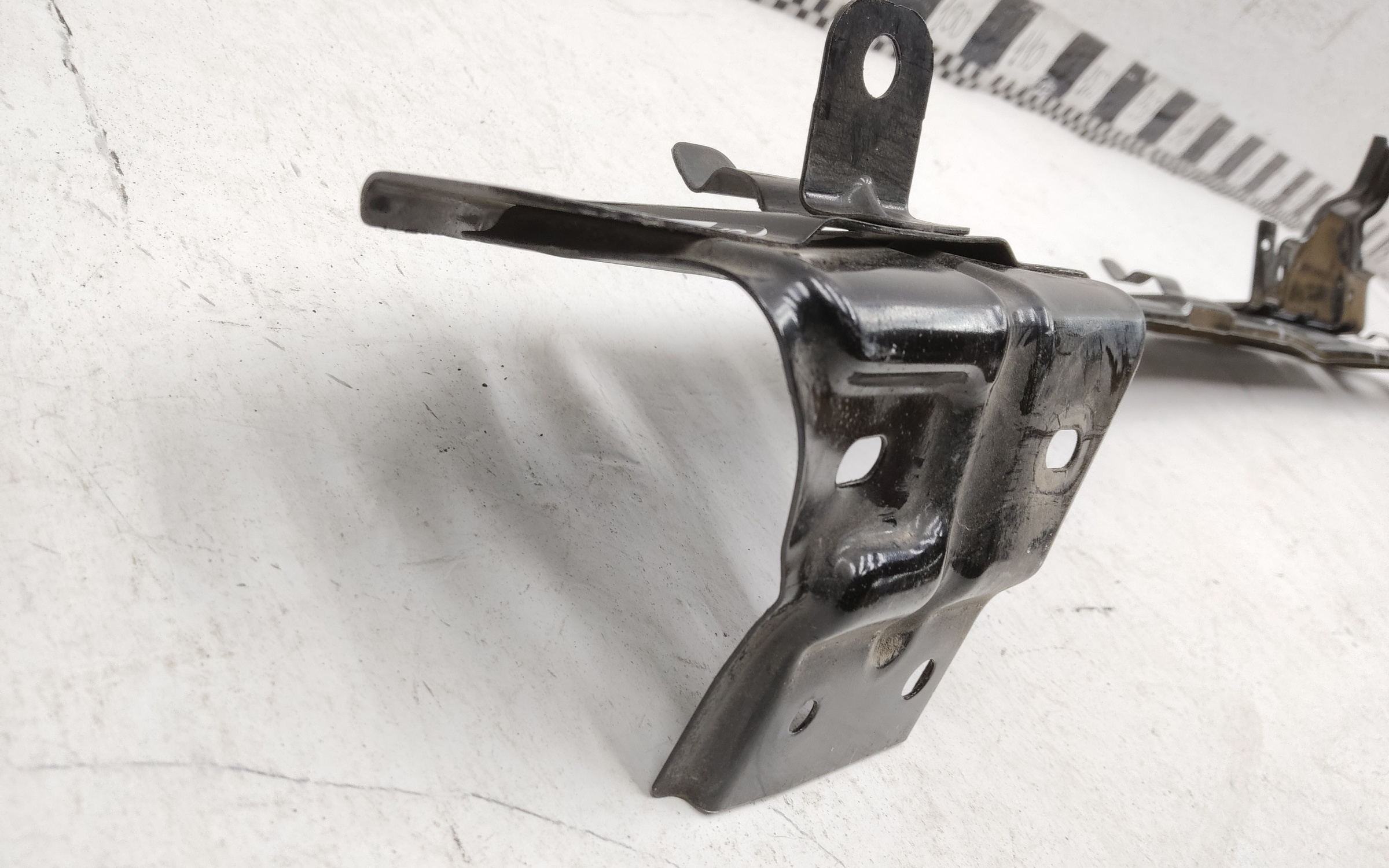 Кронштейн переднего бампера Tank 500