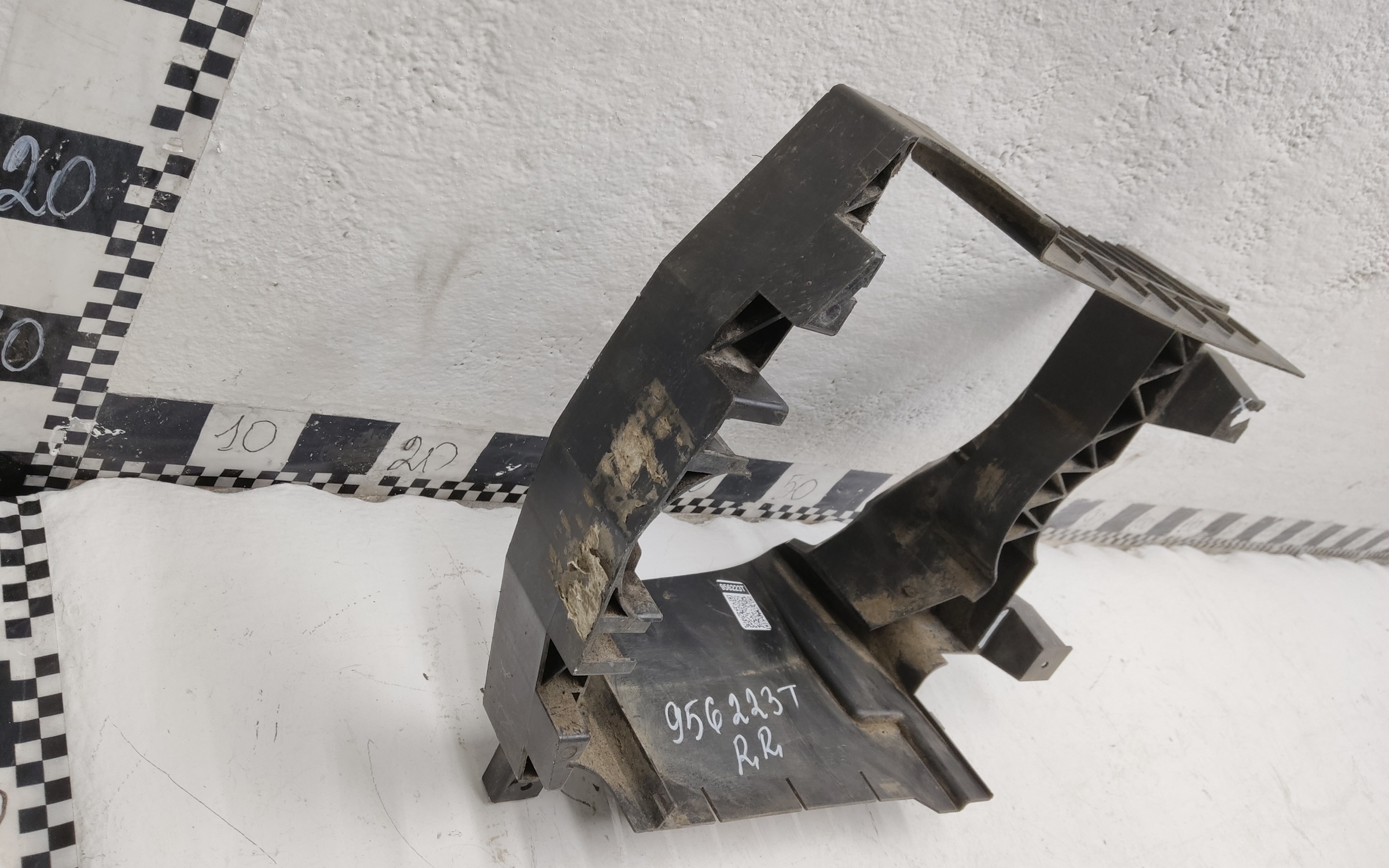 Дефлектор интеркулера правый Land Rover Range Rover Sport 2