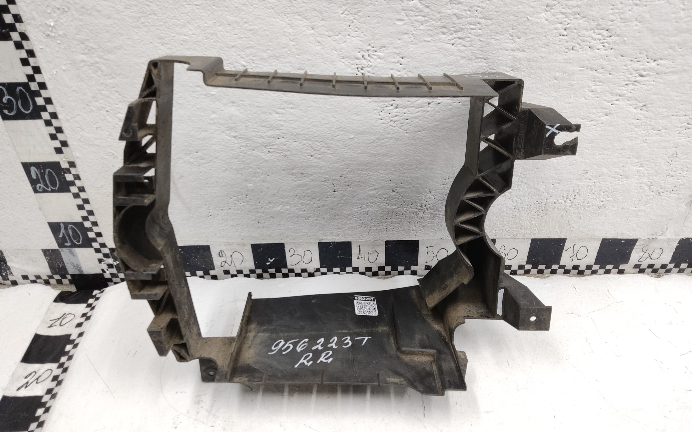 Дефлектор интеркулера правый Land Rover Range Rover Sport 2