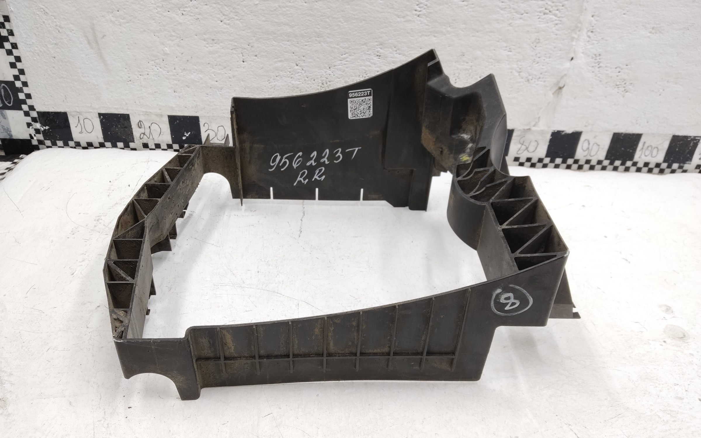 Дефлектор интеркулера правый Land Rover Range Rover Sport 2