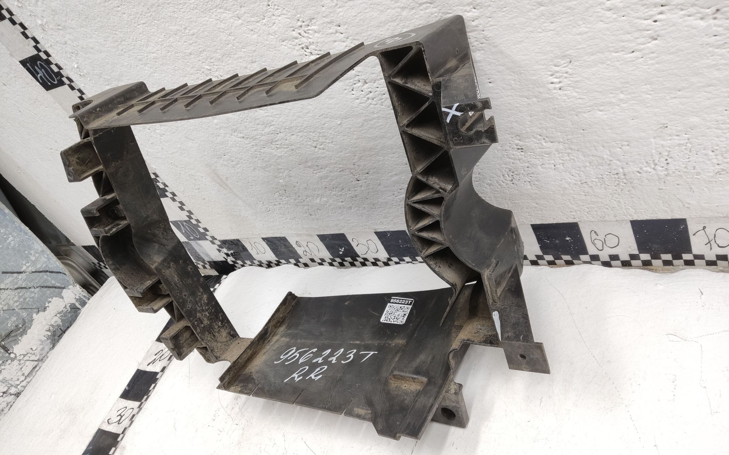 Дефлектор интеркулера правый Land Rover Range Rover Sport 2