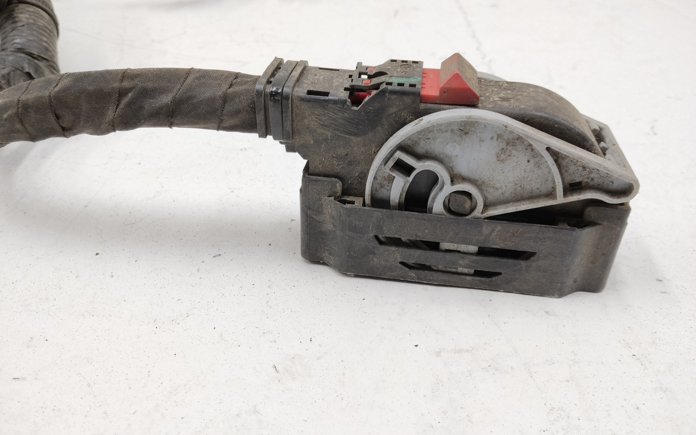 Проводка моторного отсека Geely Coolray