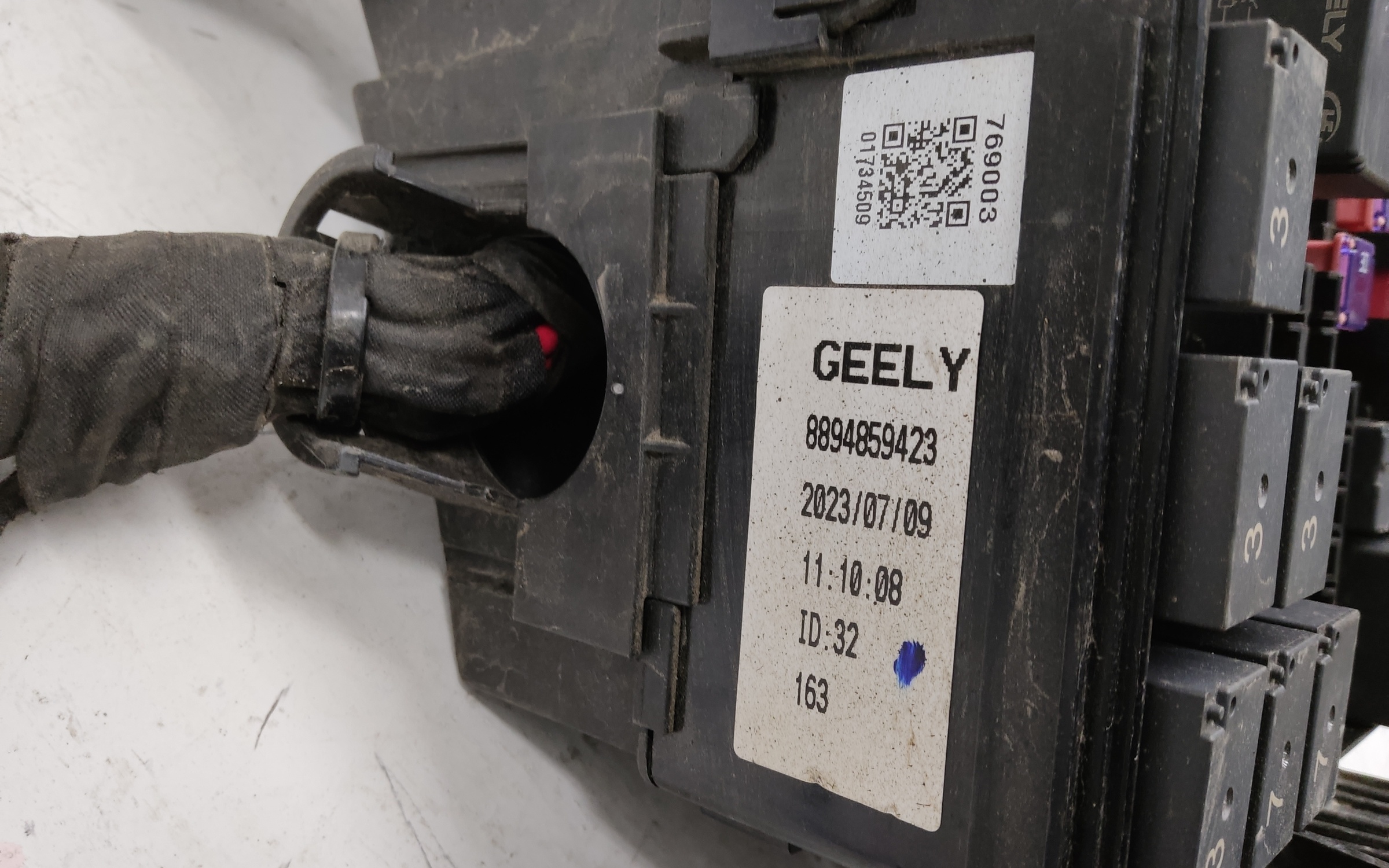 Проводка моторного отсека Geely Coolray