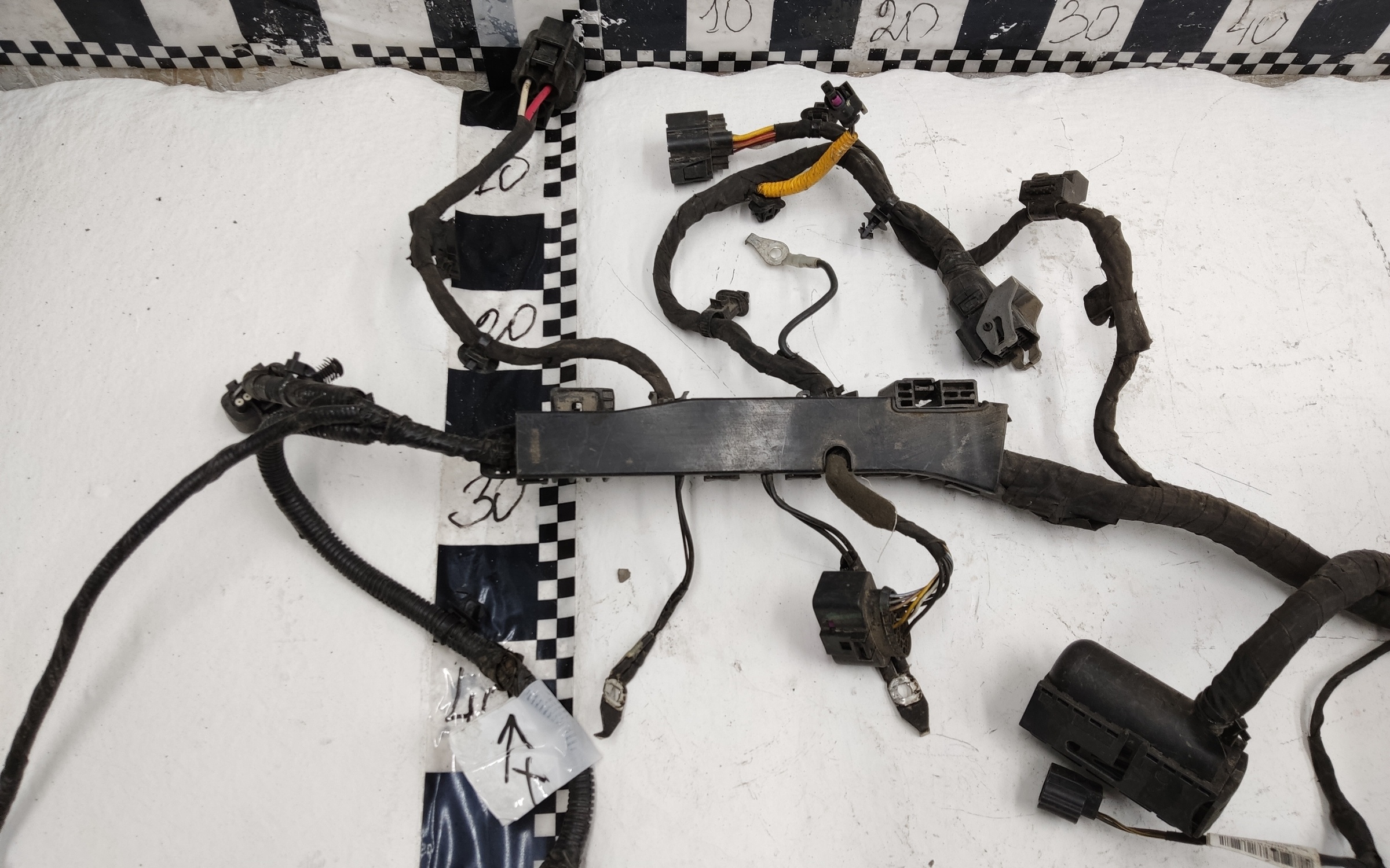 Проводка моторного отсека Geely Coolray