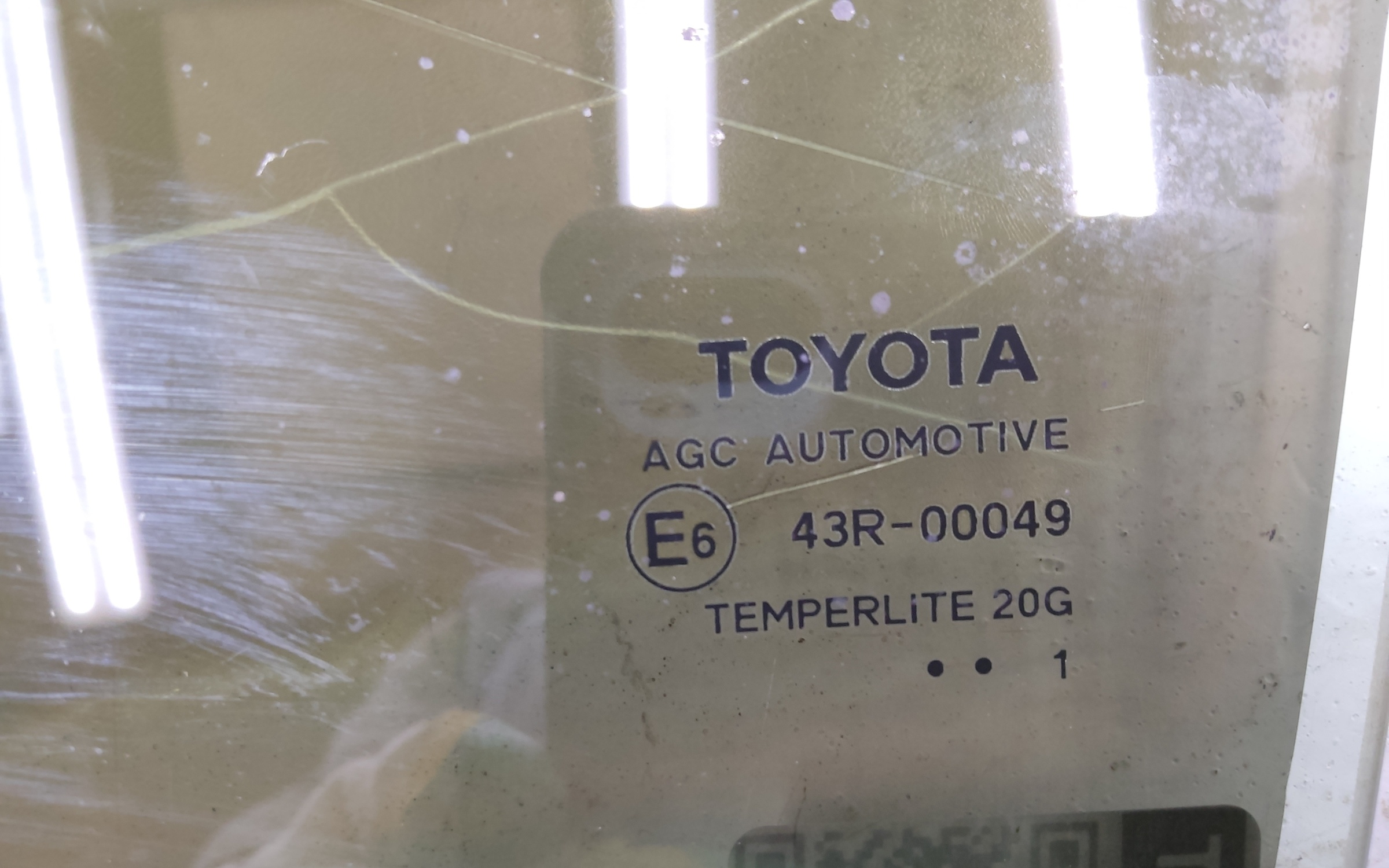 Стекло двери задней левой Toyota Camry V70