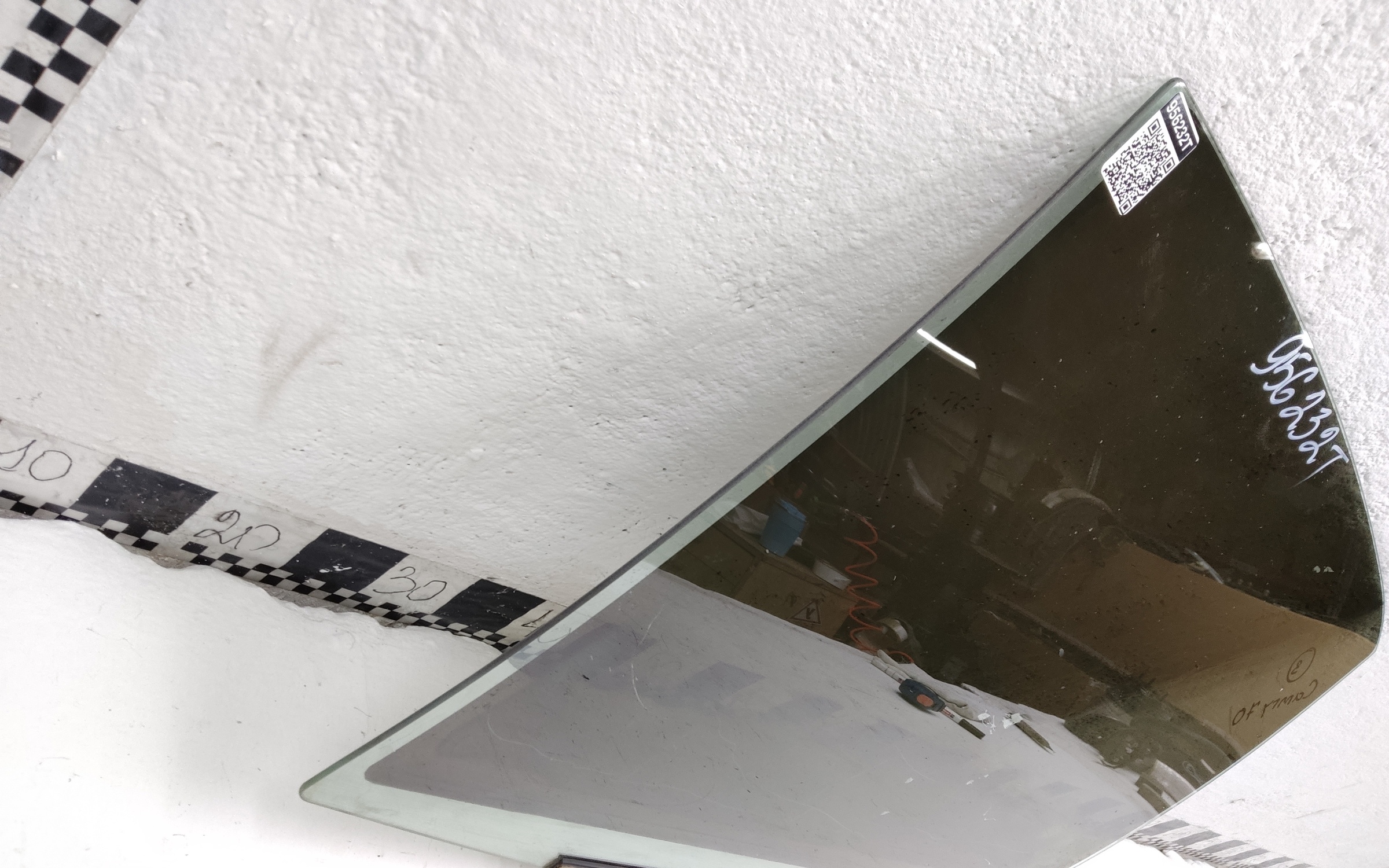 Стекло двери задней левой Toyota Camry V70