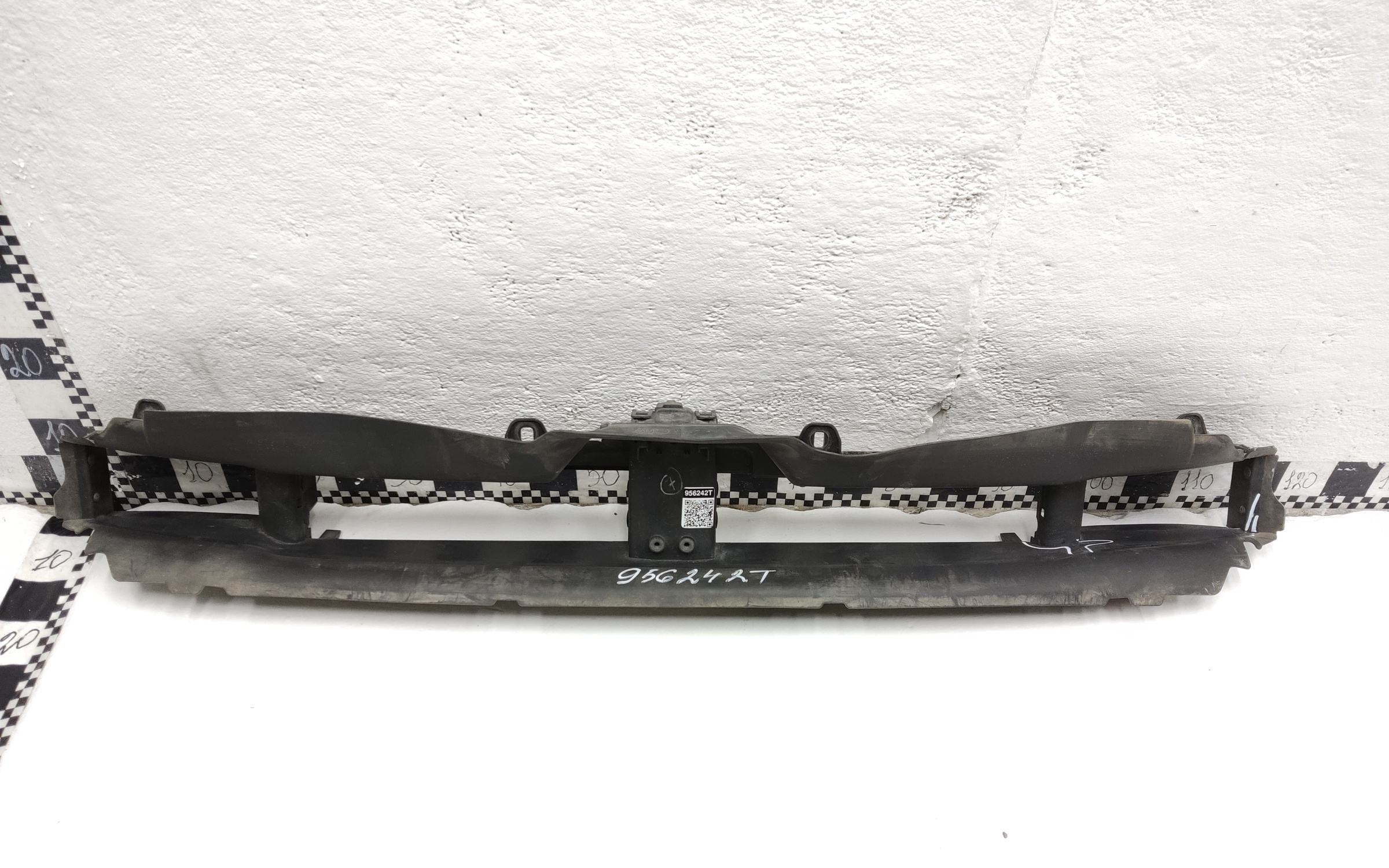 Воздуховод радиатора нижний BMW X7 G07