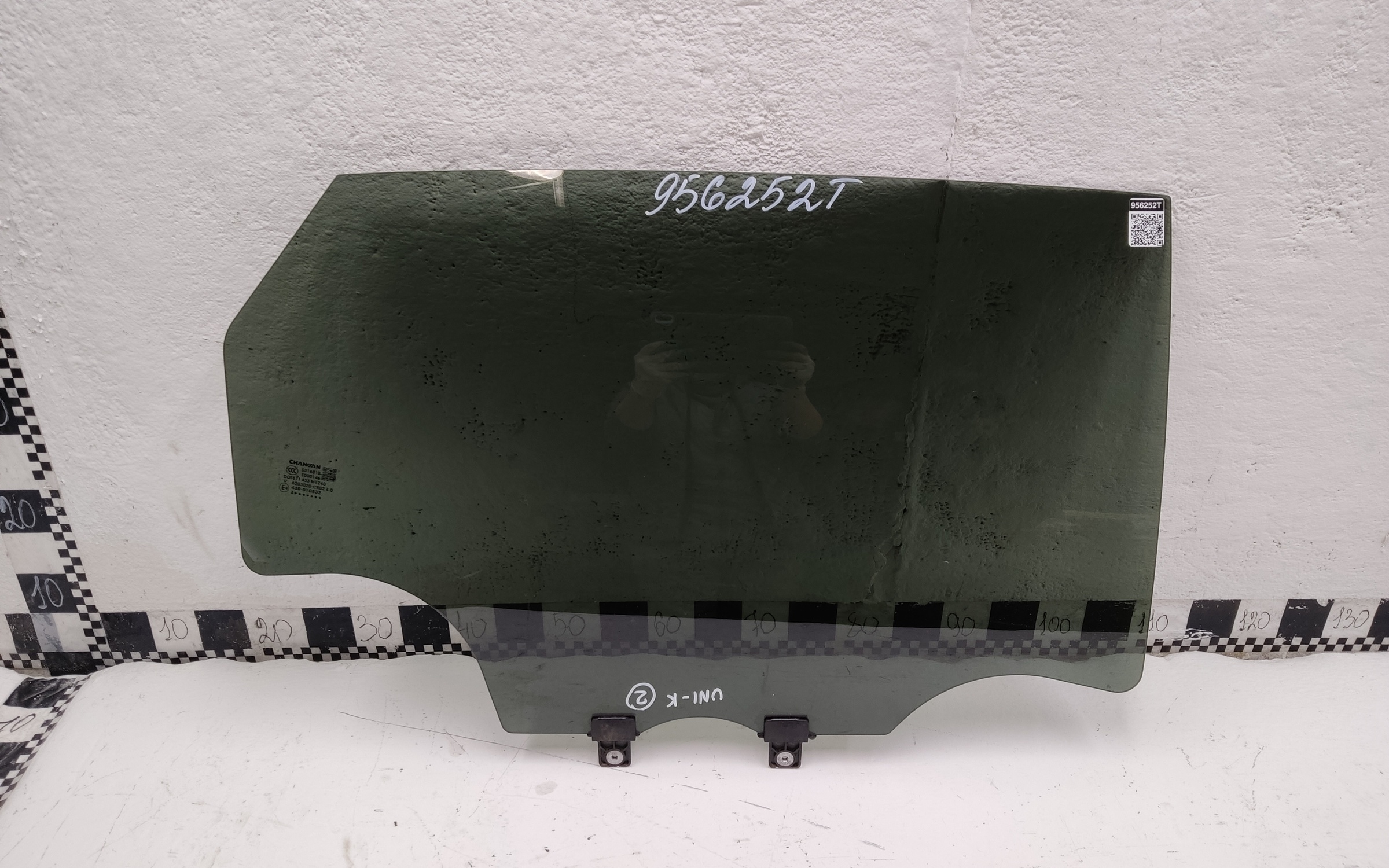 Стекло двери задней правой Changan UNI-K тонированное