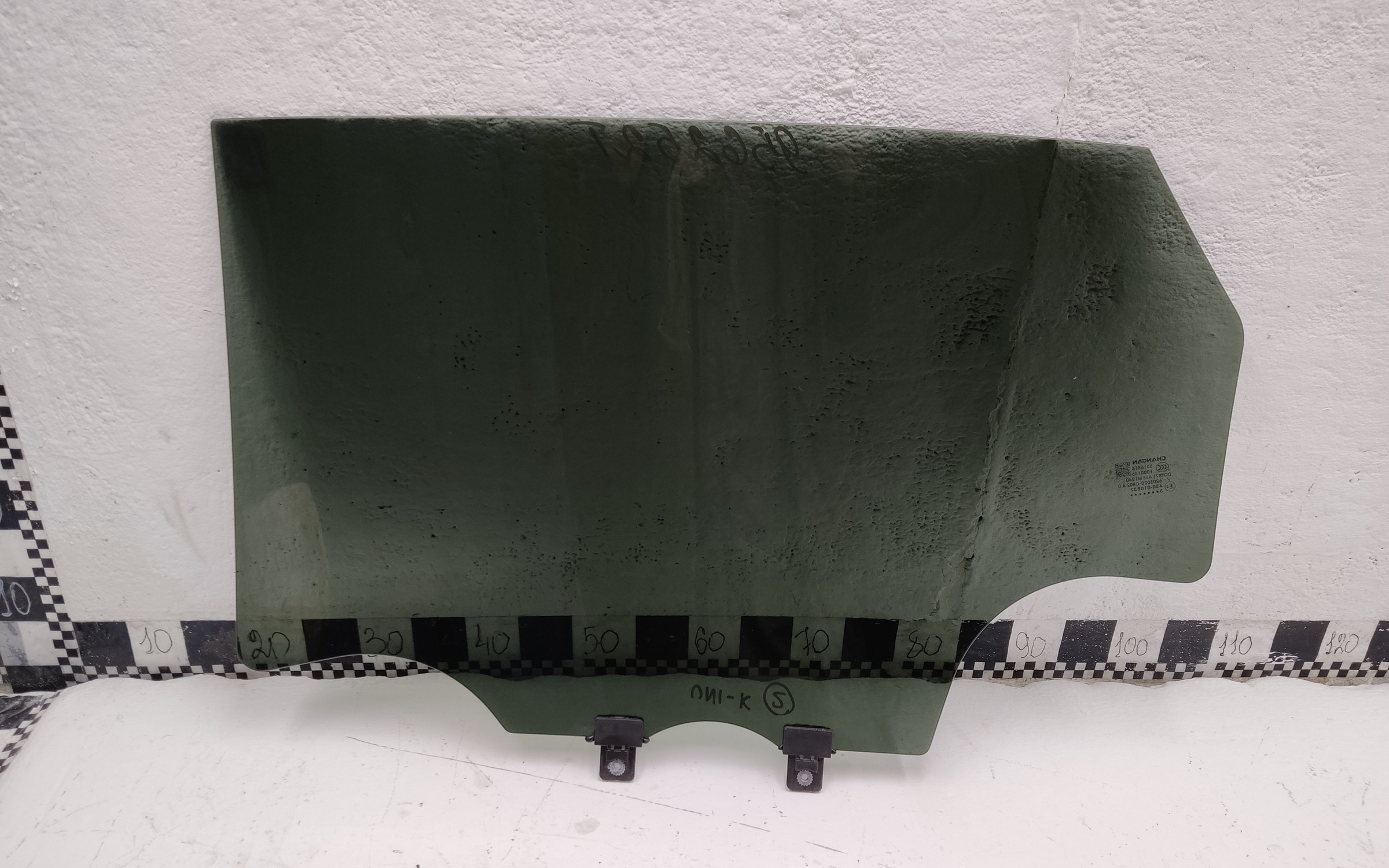 Стекло двери задней правой Changan UNI-K тонированное