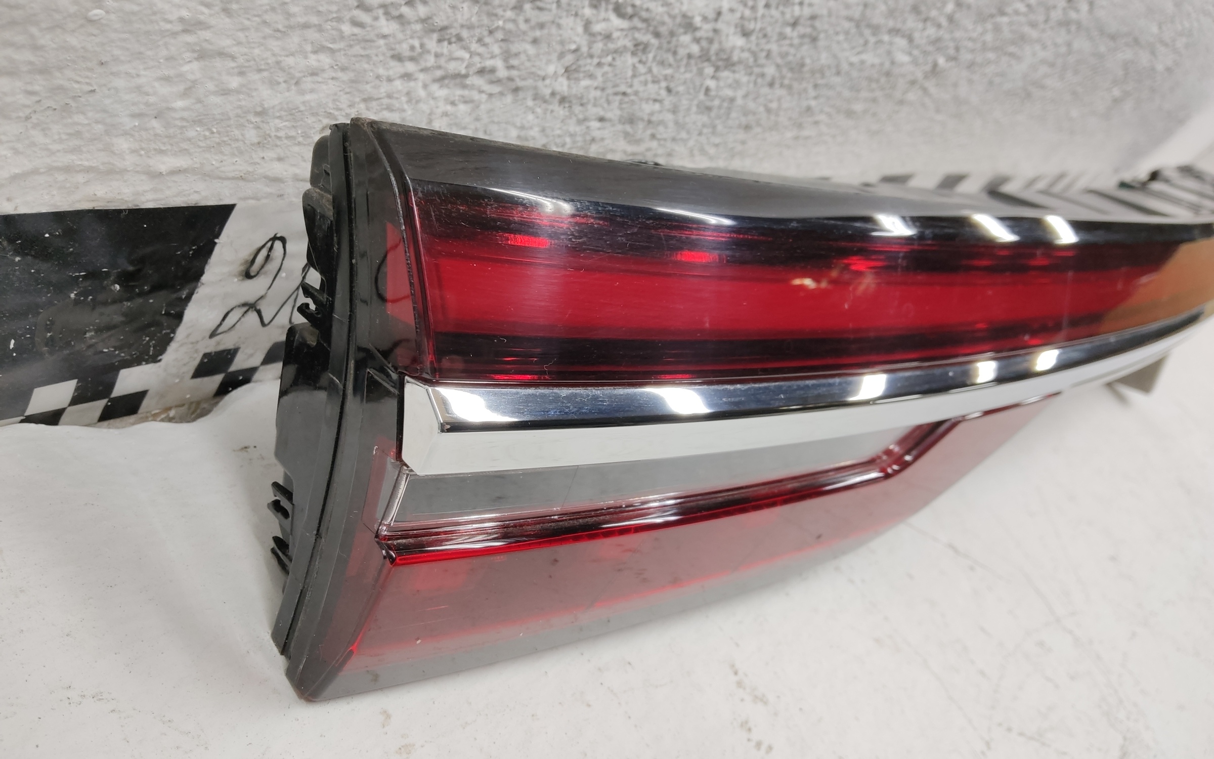 Фонарь крышки багажника Geely Monjaro LED