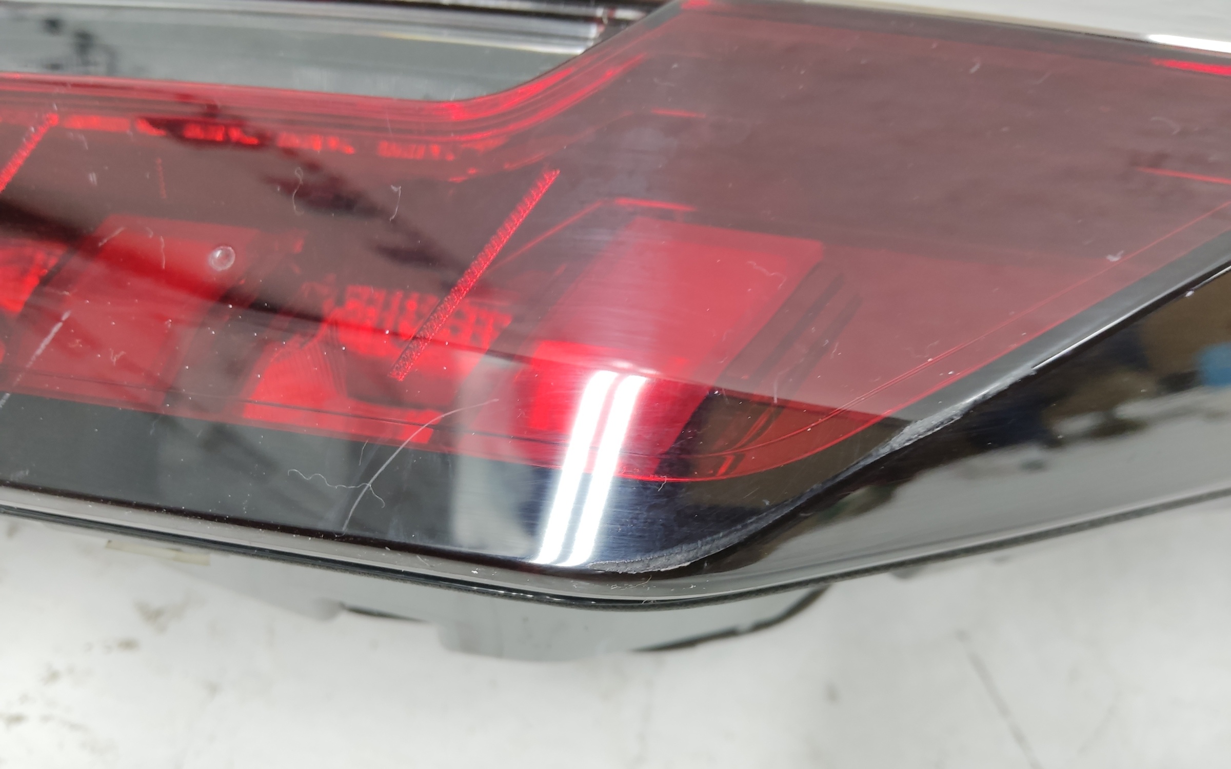 Фонарь крышки багажника Geely Monjaro LED