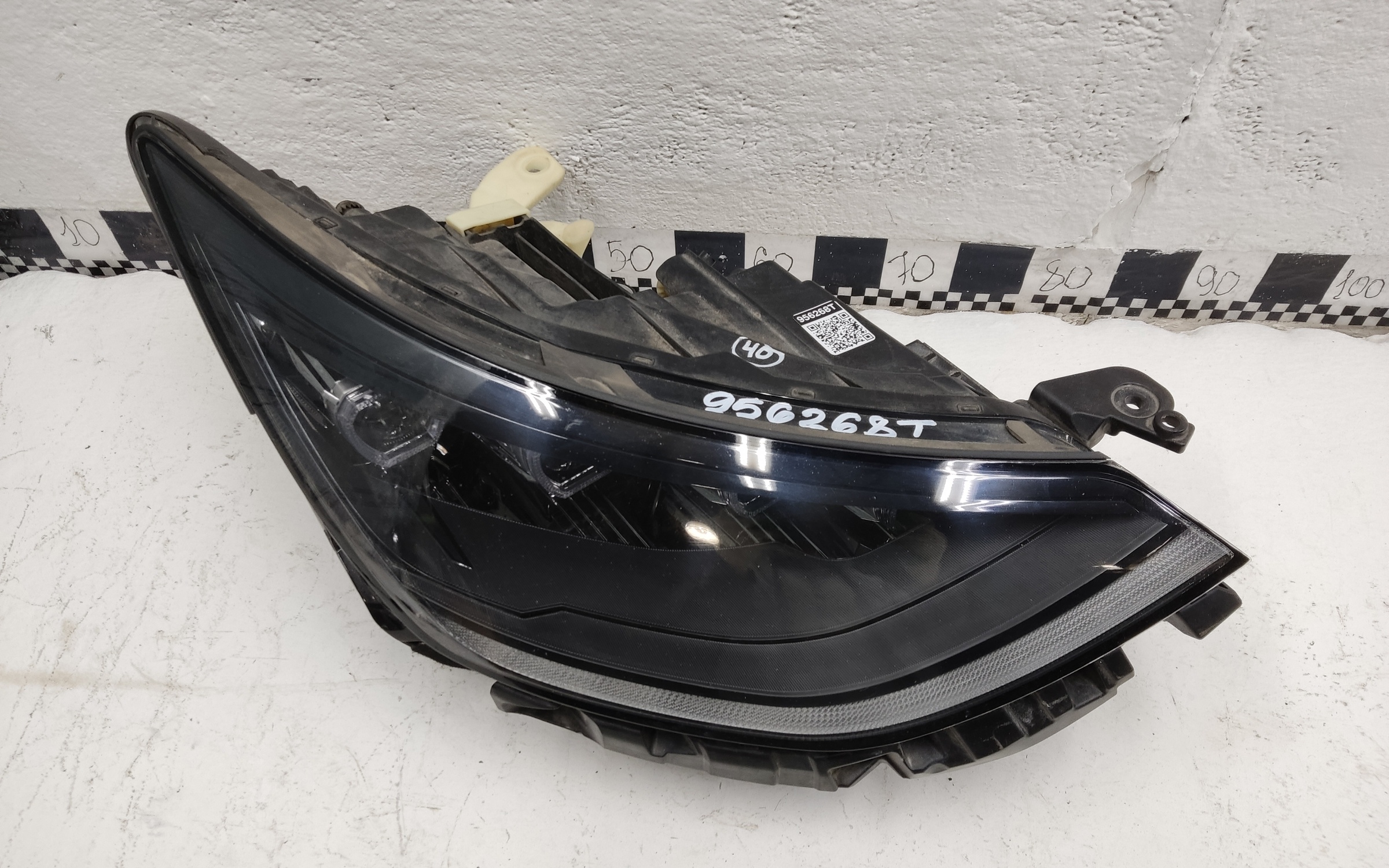 Фара передняя правая Hyundai Sonata 8 LED