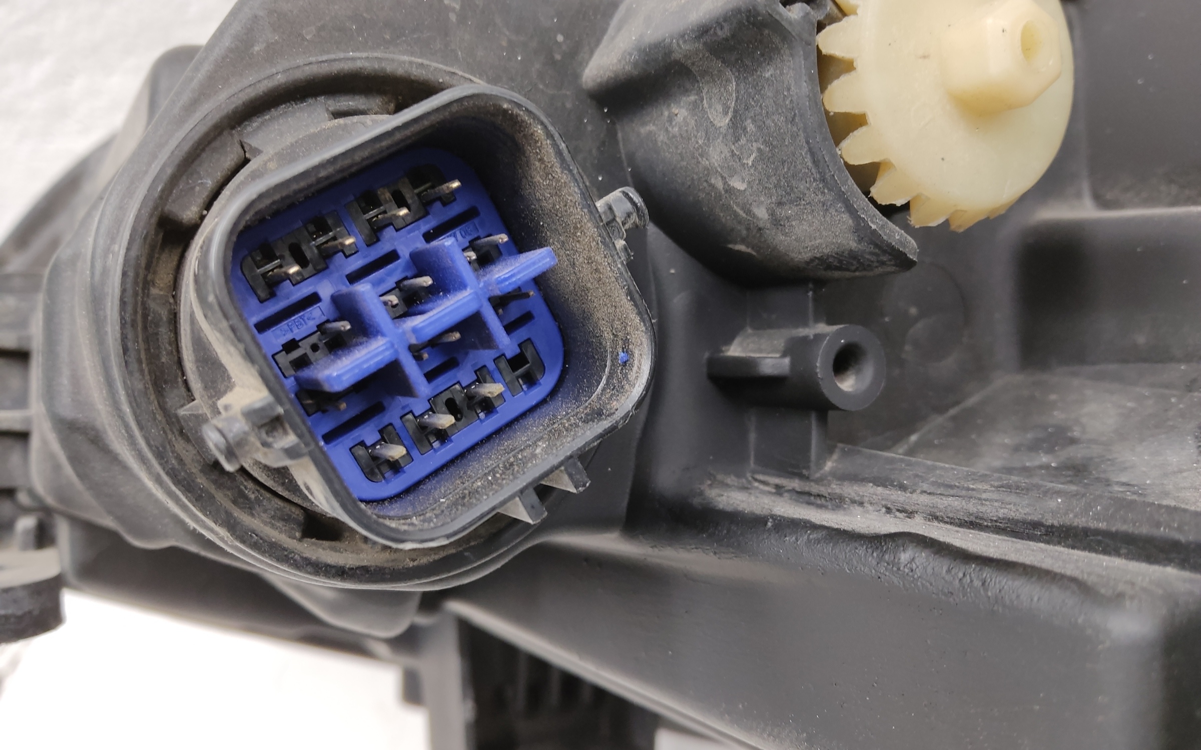 Фара передняя правая Hyundai Sonata 8 LED