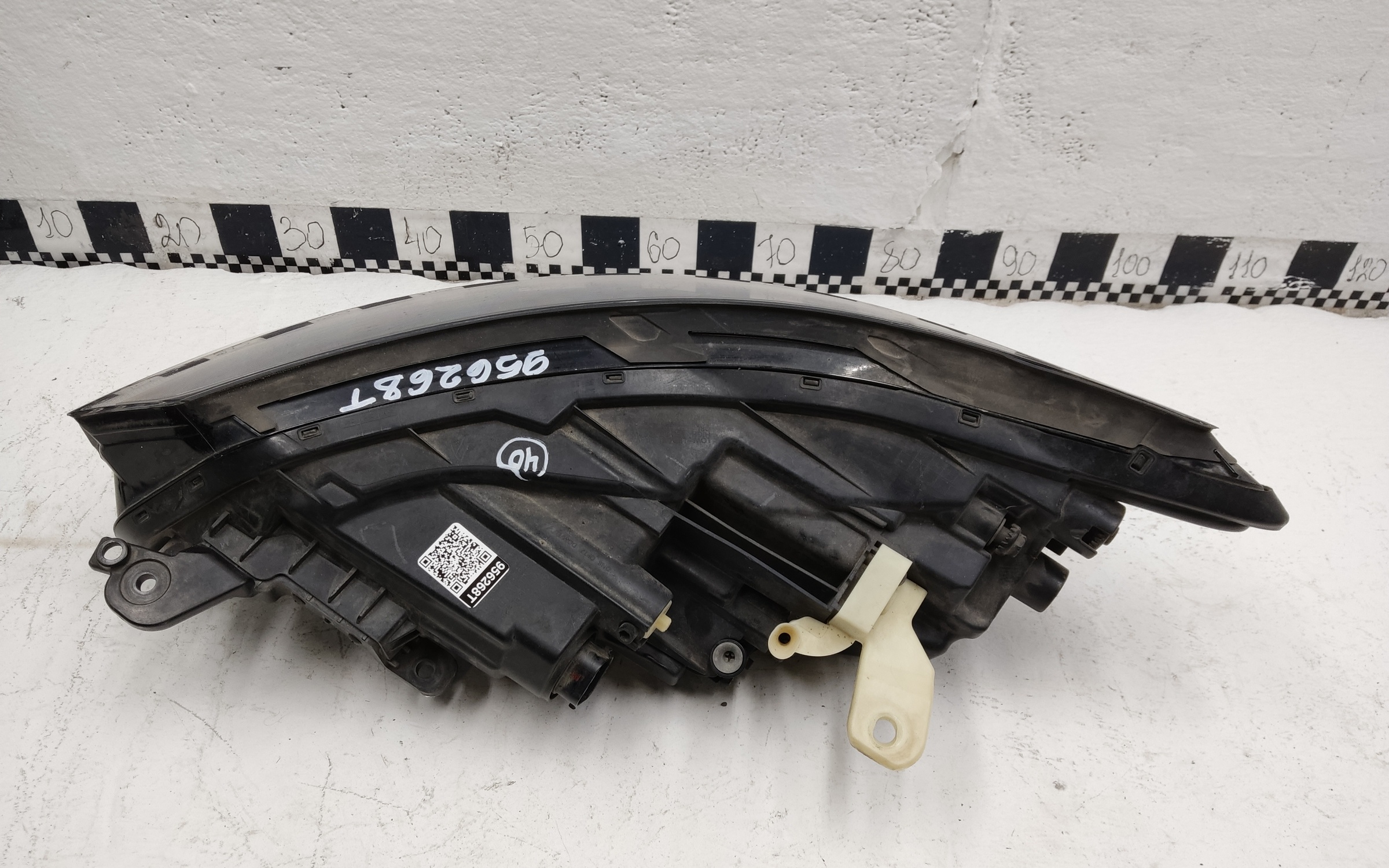 Фара передняя правая Hyundai Sonata 8 LED