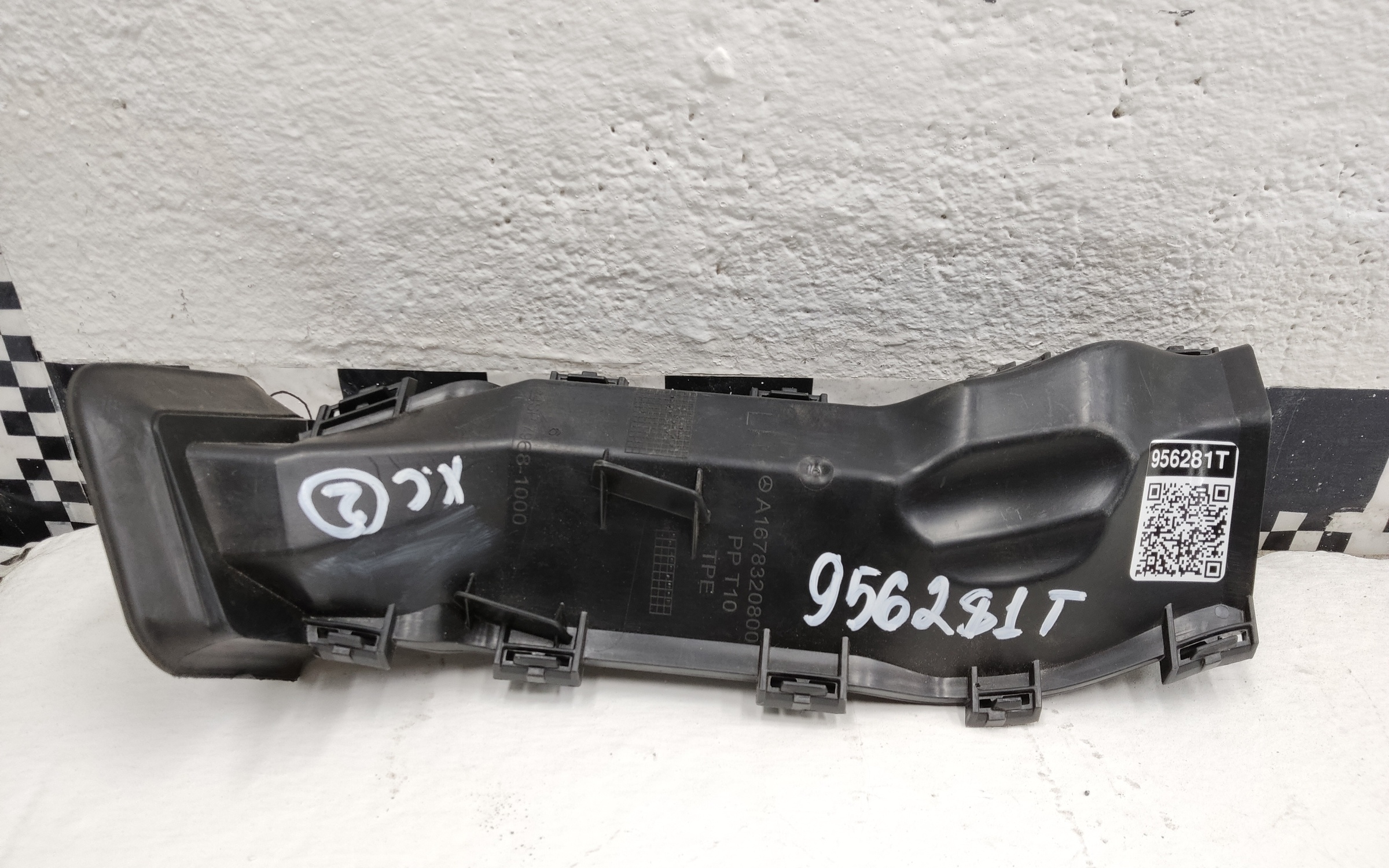 Водосток лобового стекла левый Mercedes-benz GLE-klasse V167